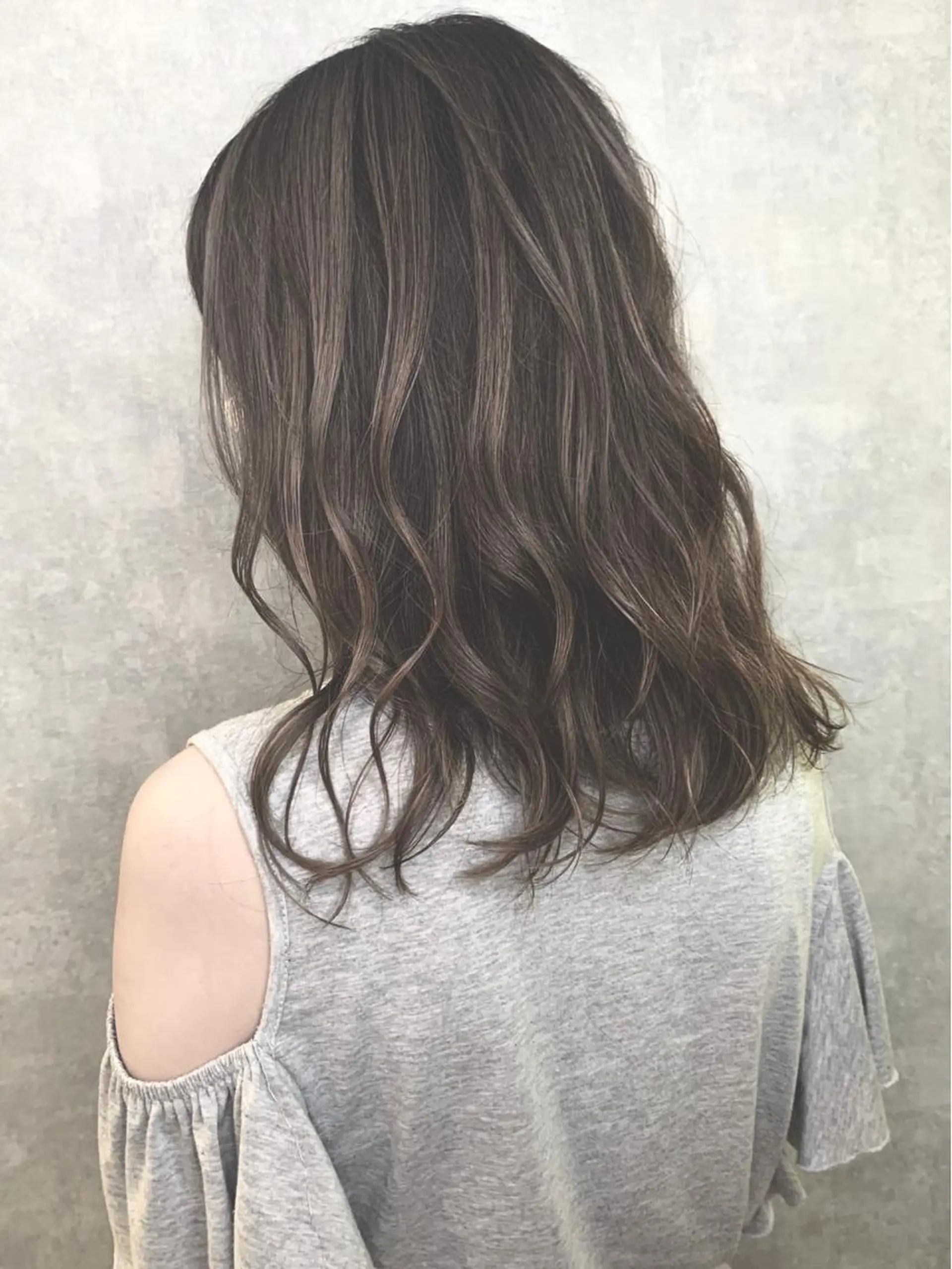 ミディアム ハイライト 髪質改善 レイヤーカット トリートメント カット ヘアカラー トリートメント 小林 正樹のヘアスタイル