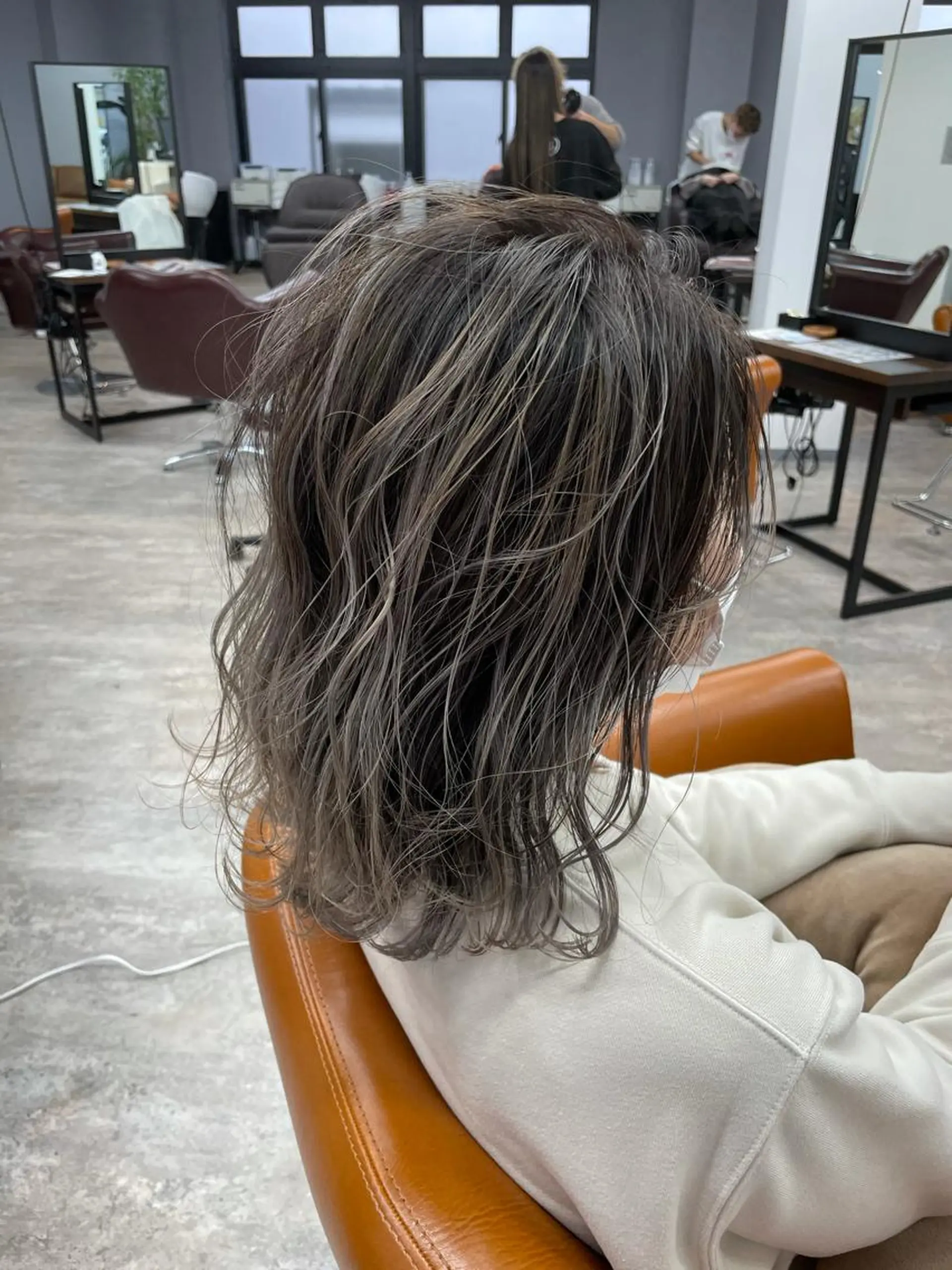 ミディアム カラー 須佐 勝也のヘアスタイル