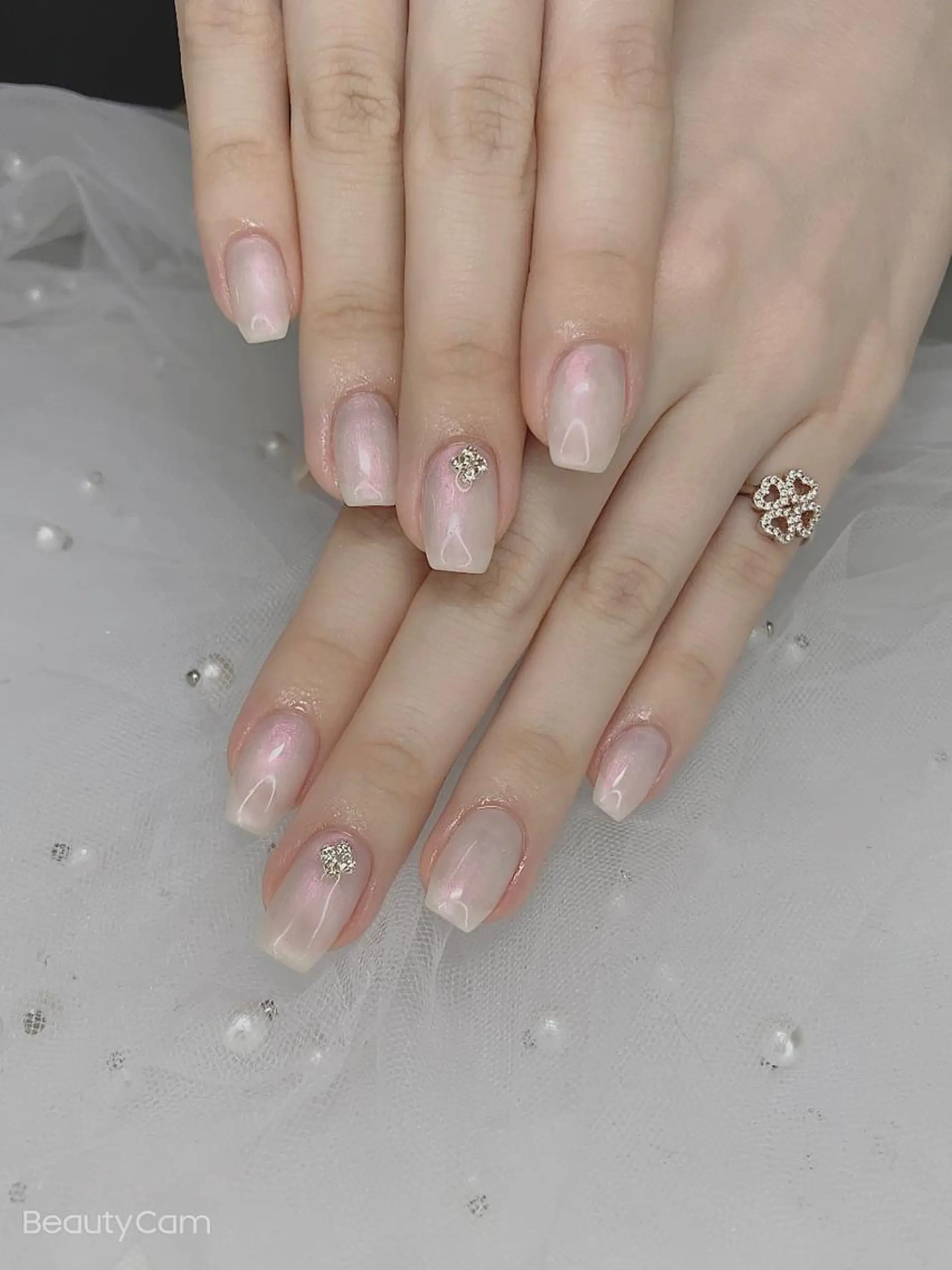 ネイル I-nailロング /ワンホン/キラキラのネイルデザイン