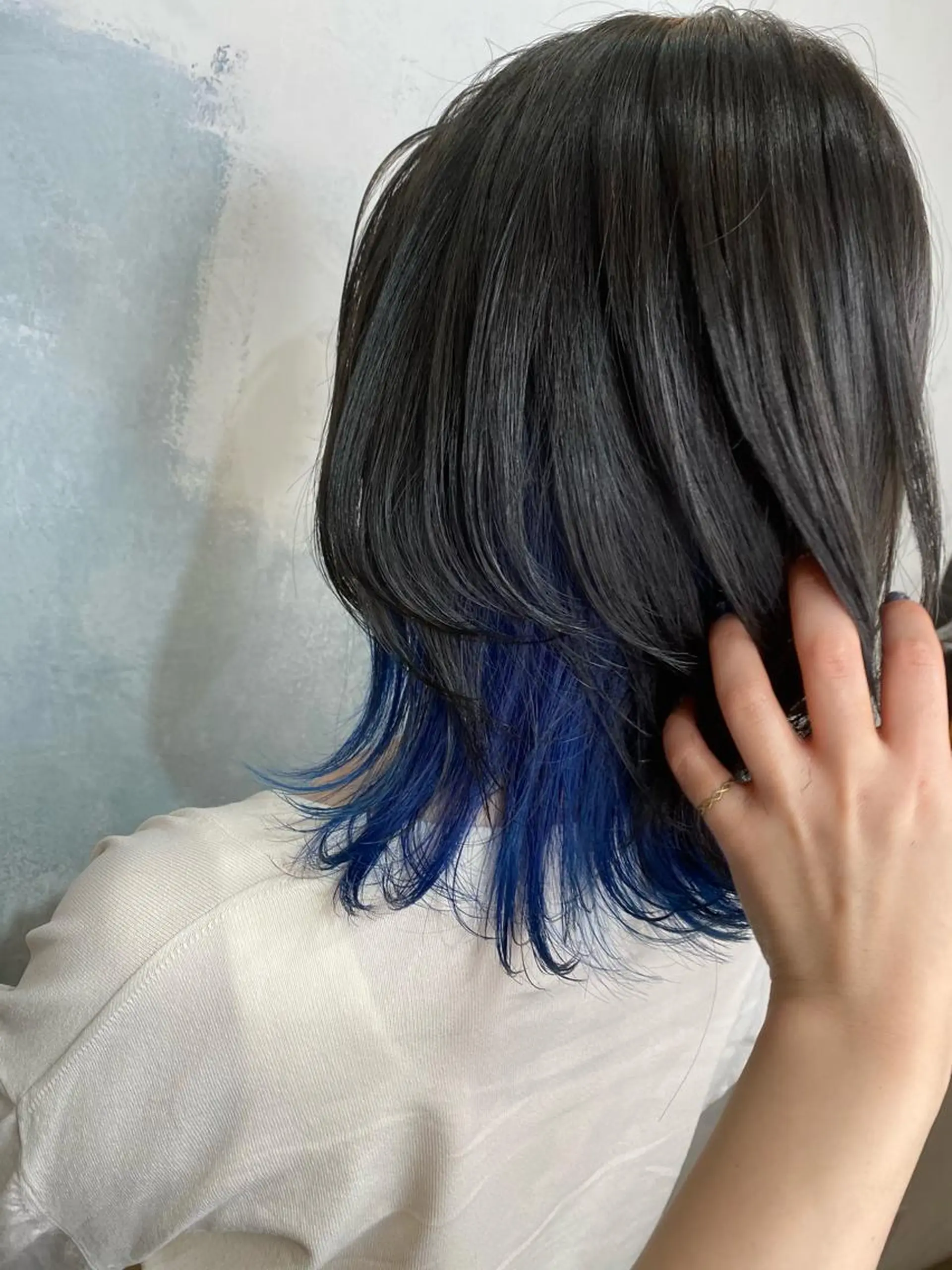 セミロング カラー ブリーチ ブルーカラー インナーカラー ネイビーカラー ウルフカット ヘアカラー トリートメント 🍑艶髪✖️暖色系 ✨momoka🍑のヘアスタイル