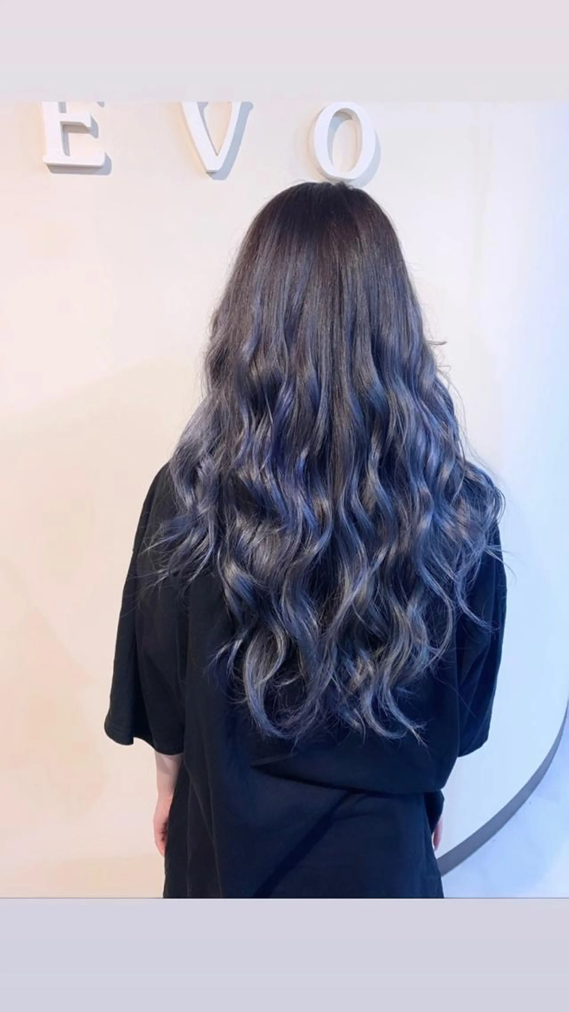 ロング アッシュ 🌈8月末までシャ イン輝きハイトーン✨のヘアスタイル