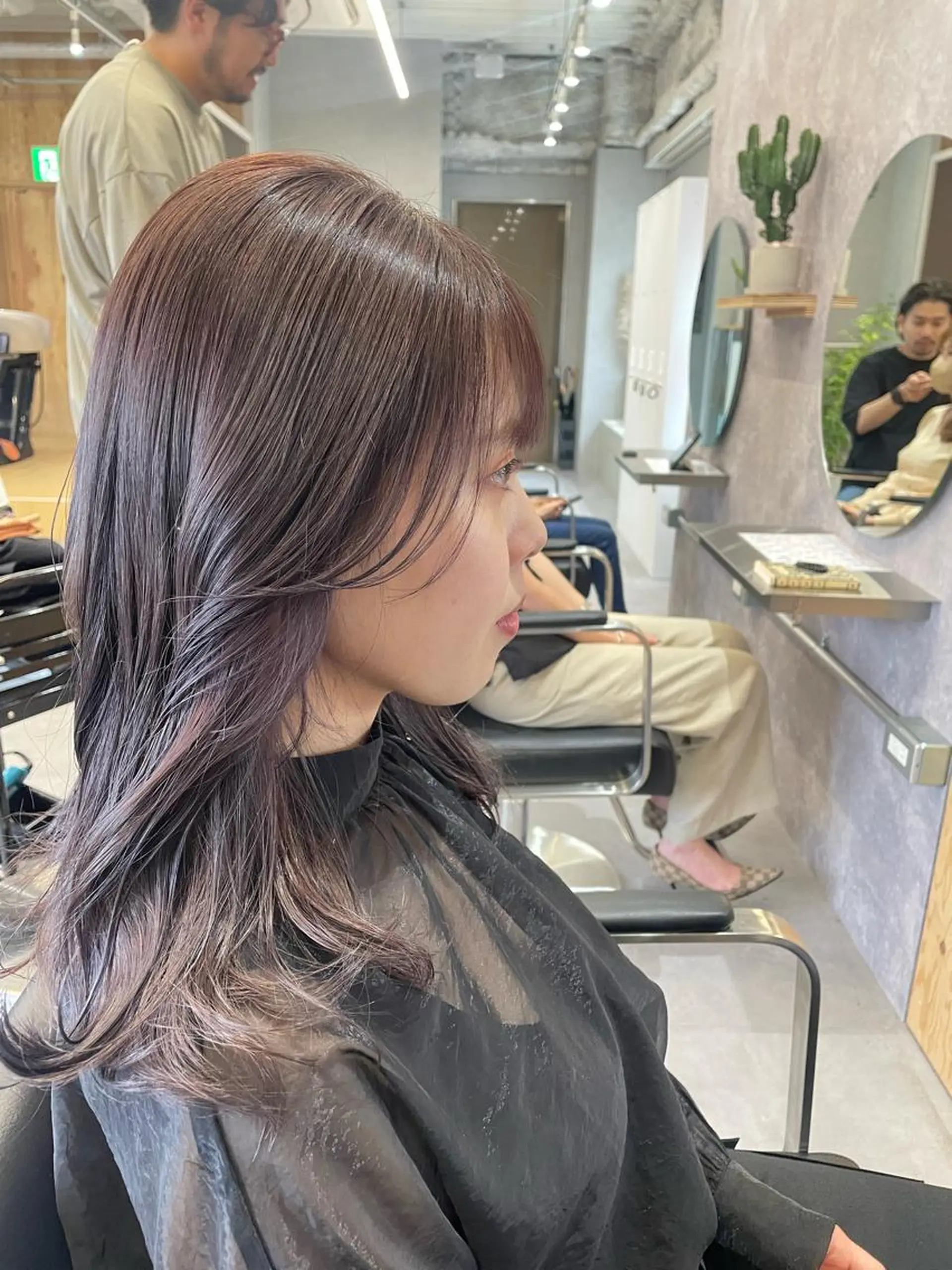 ミディアム カラー ラベンダーカラー yui/ layer cutのヘアスタイル