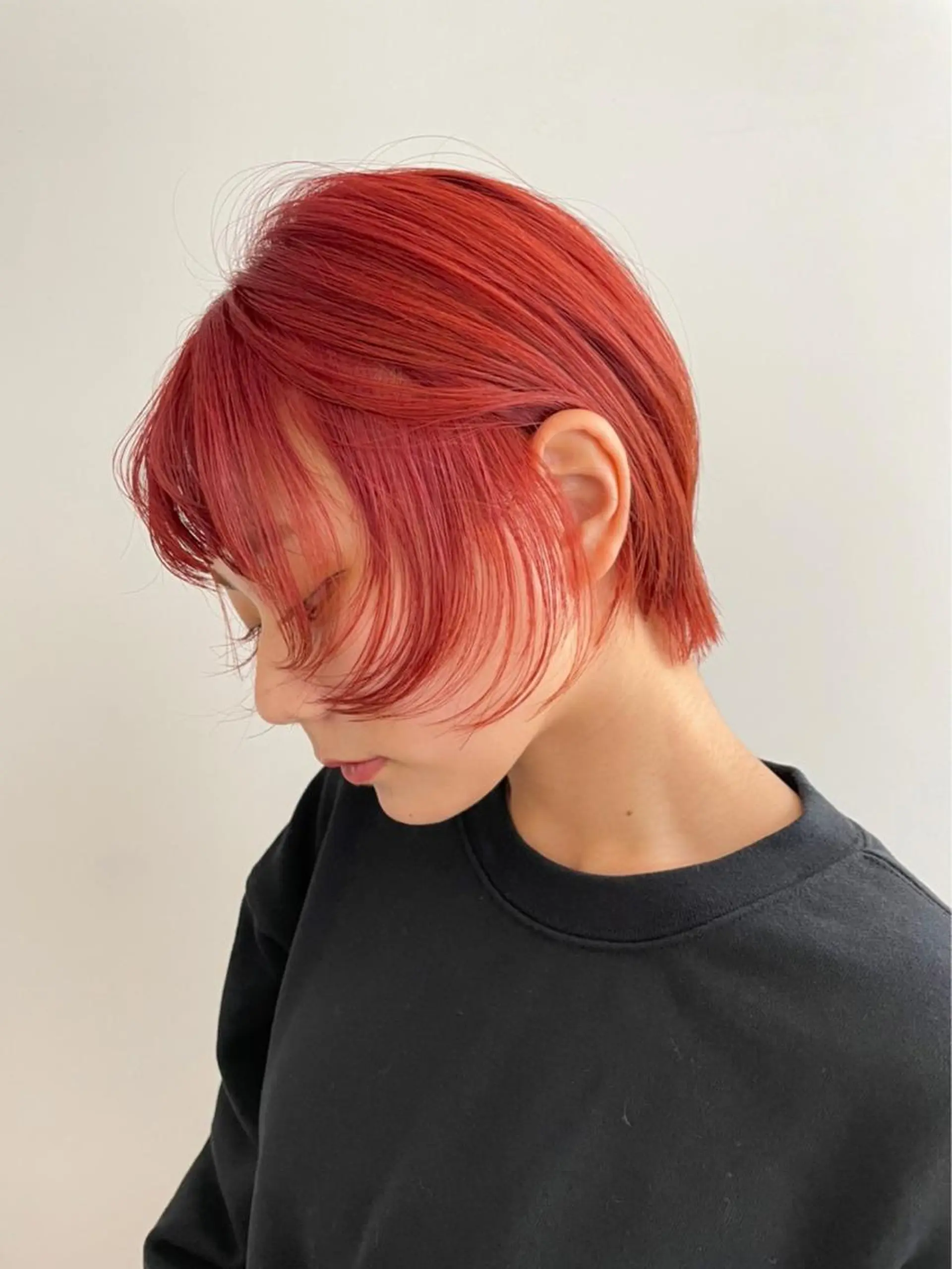 ショート カラー 切りっぱなしボブ レイヤー/縮毛矯正のヘアスタイル