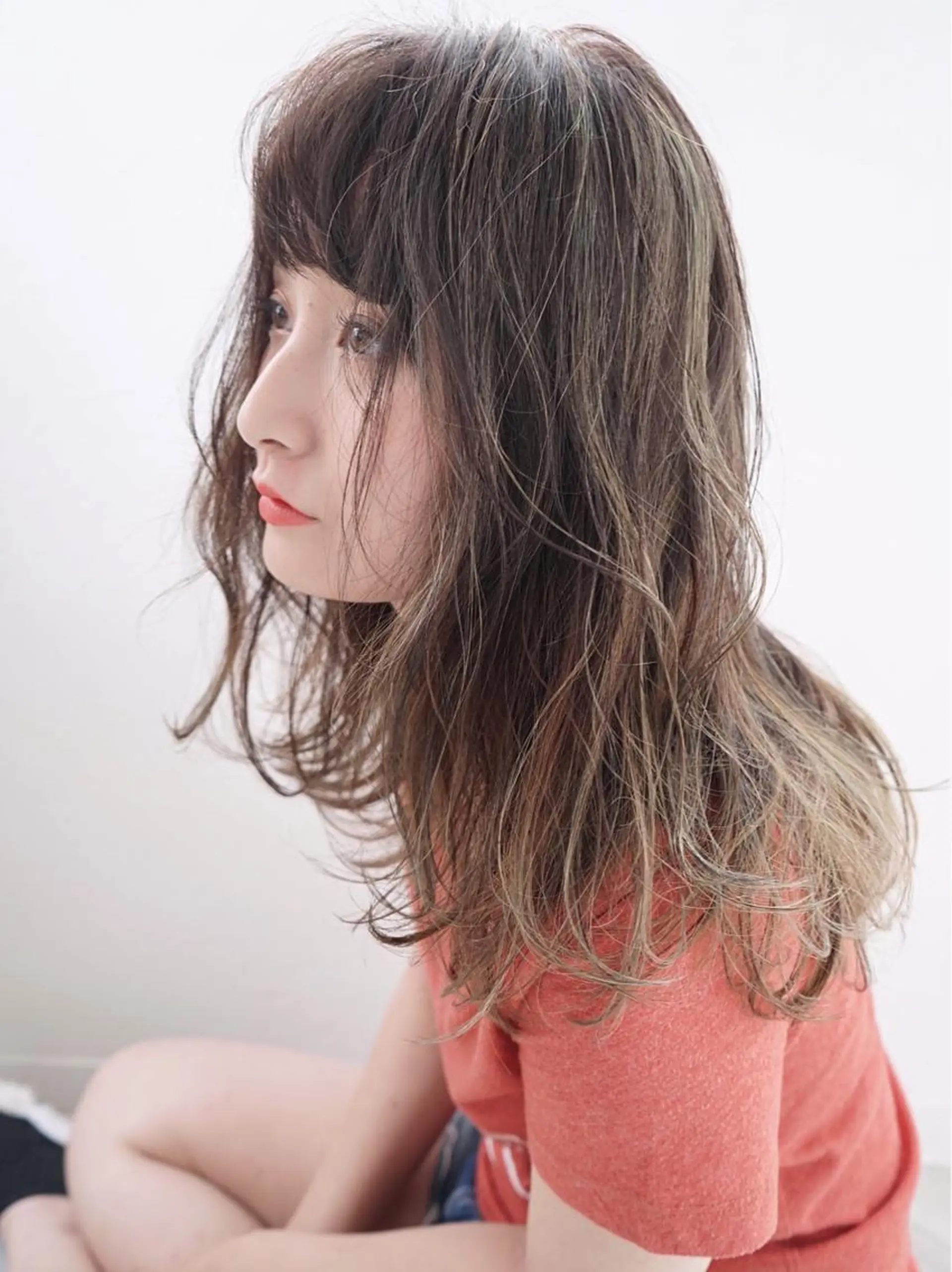 ロング カラー ベージュカラー ハイライトカラー オリーブベージュ ハイライト カット ヘアカラー 花井 啓好のヘアスタイル