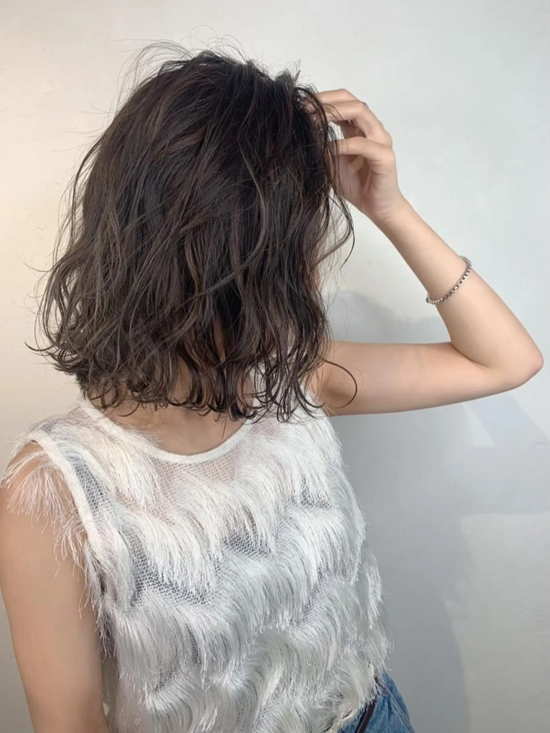 ミディアム ボブ 斜めバング 外国人風カラー 伸ばしかけ レイヤーカット ＿WHITE鳳店 アンダーバーホワイトのヘアスタイル