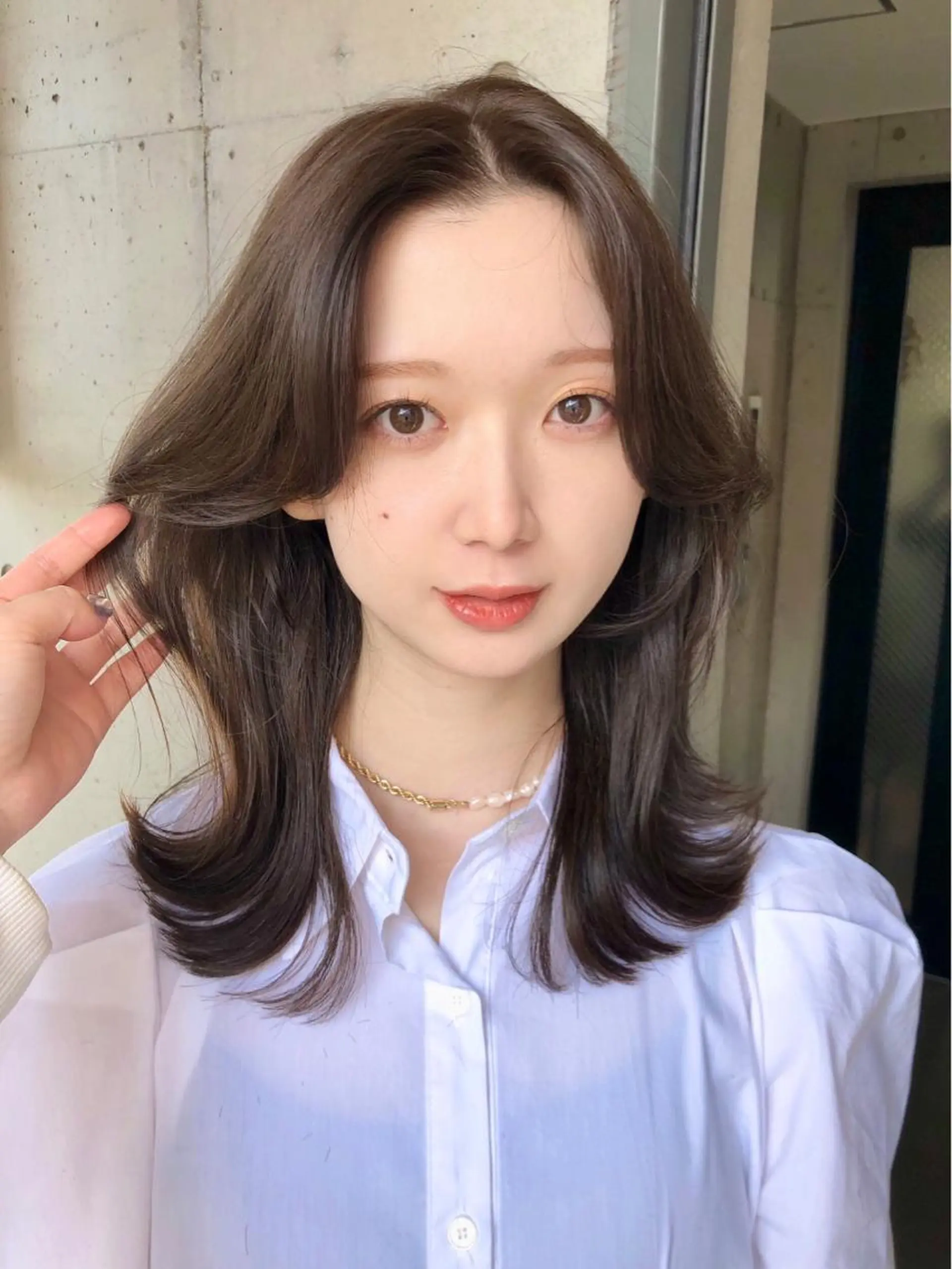 セミロング カラー 透明感カラー グレージュ くびれヘア 韓国風ヘア カット ヘアカラー トリートメント トレンドヘア🌿 chinariのヘアスタイル