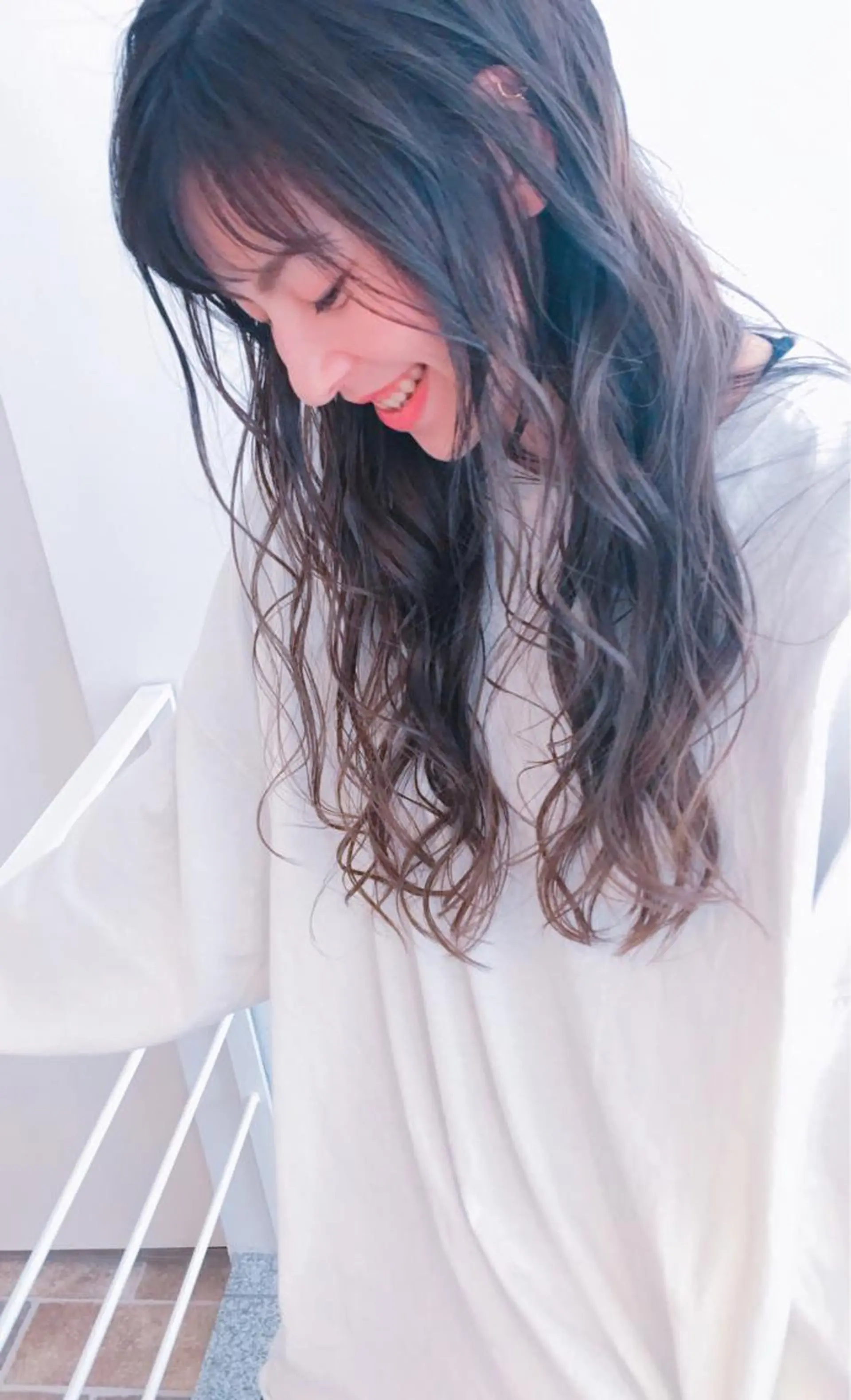 ロング カラー ブリーチ グラデーションカラー t.（ティードット）所属・日高 香織のヘアスタイル