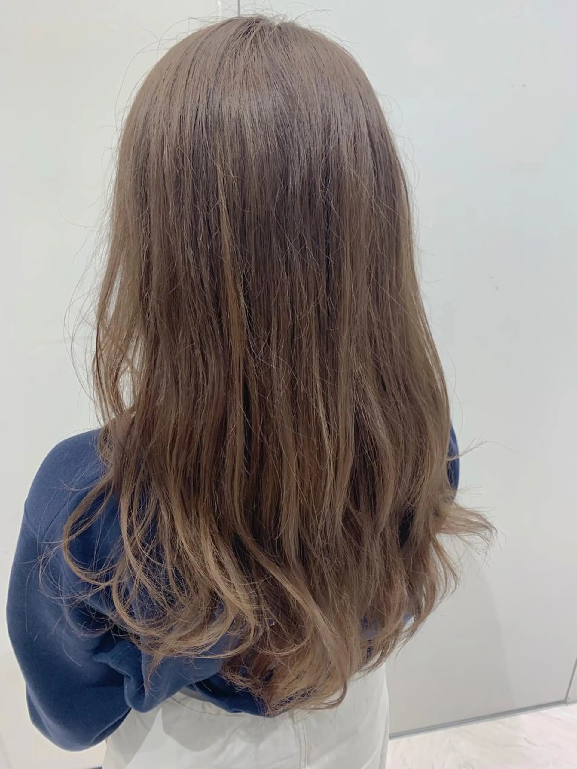 ロング カラー ベージュカラー 透明感♡︎♡︎ 佐々木早苗のヘアスタイル