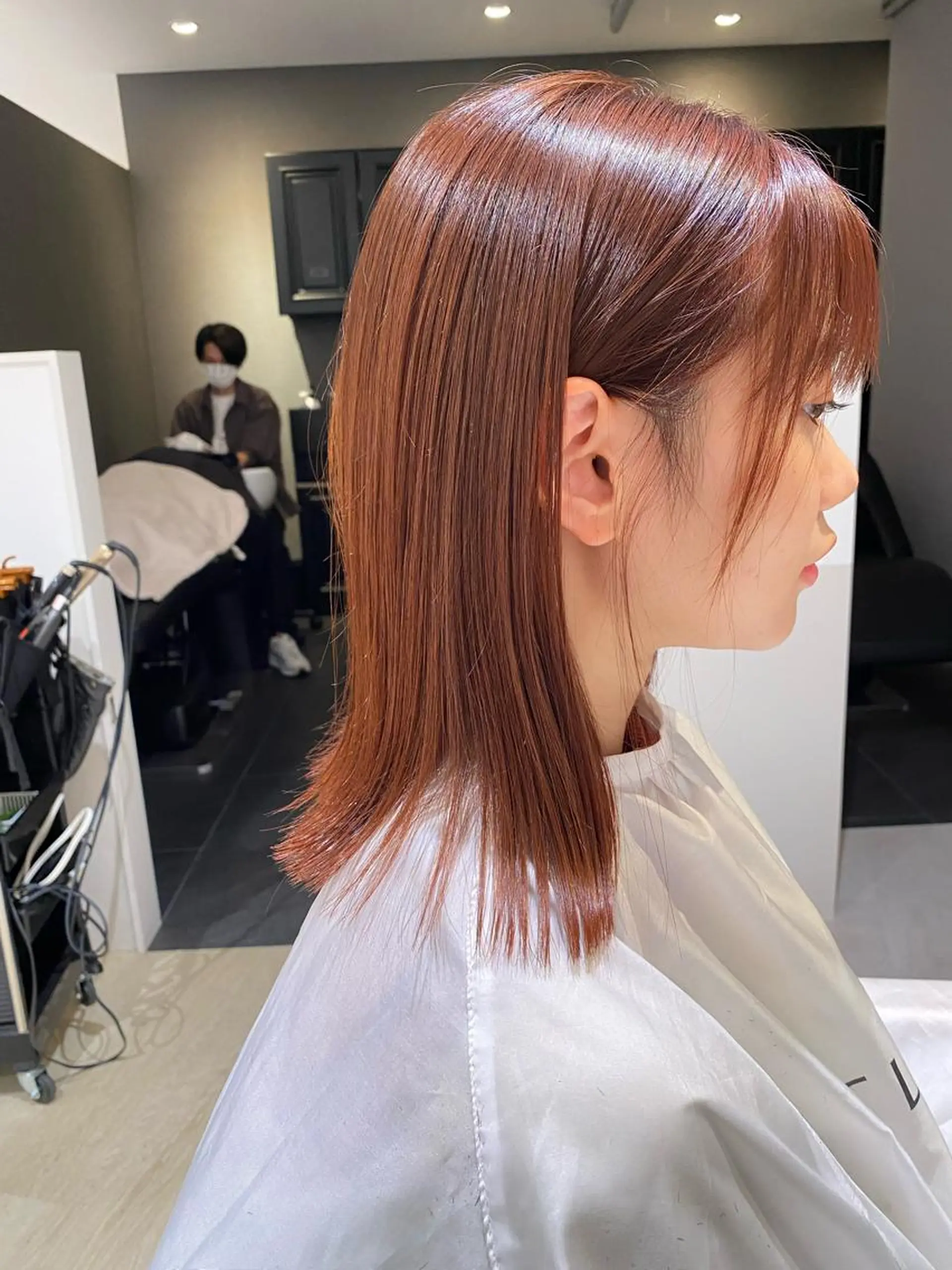 ミディアム 外ハネヘア 顔まわりカラー特化 赤津百合絵のヘアスタイル
