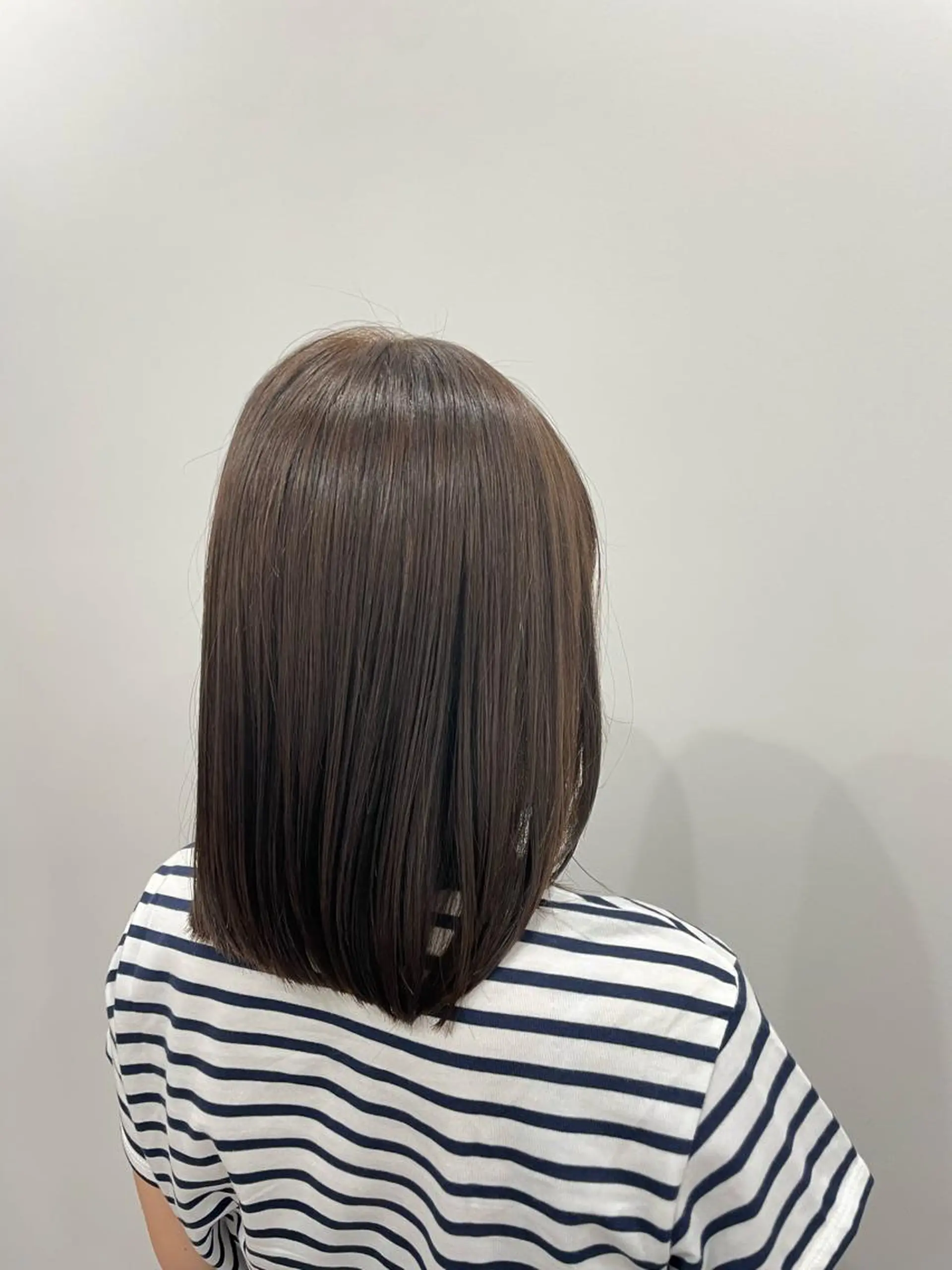 セミロング カラー ベージュカラー カット ヘアカラー トリートメント ニシザカ マナのヘアスタイル