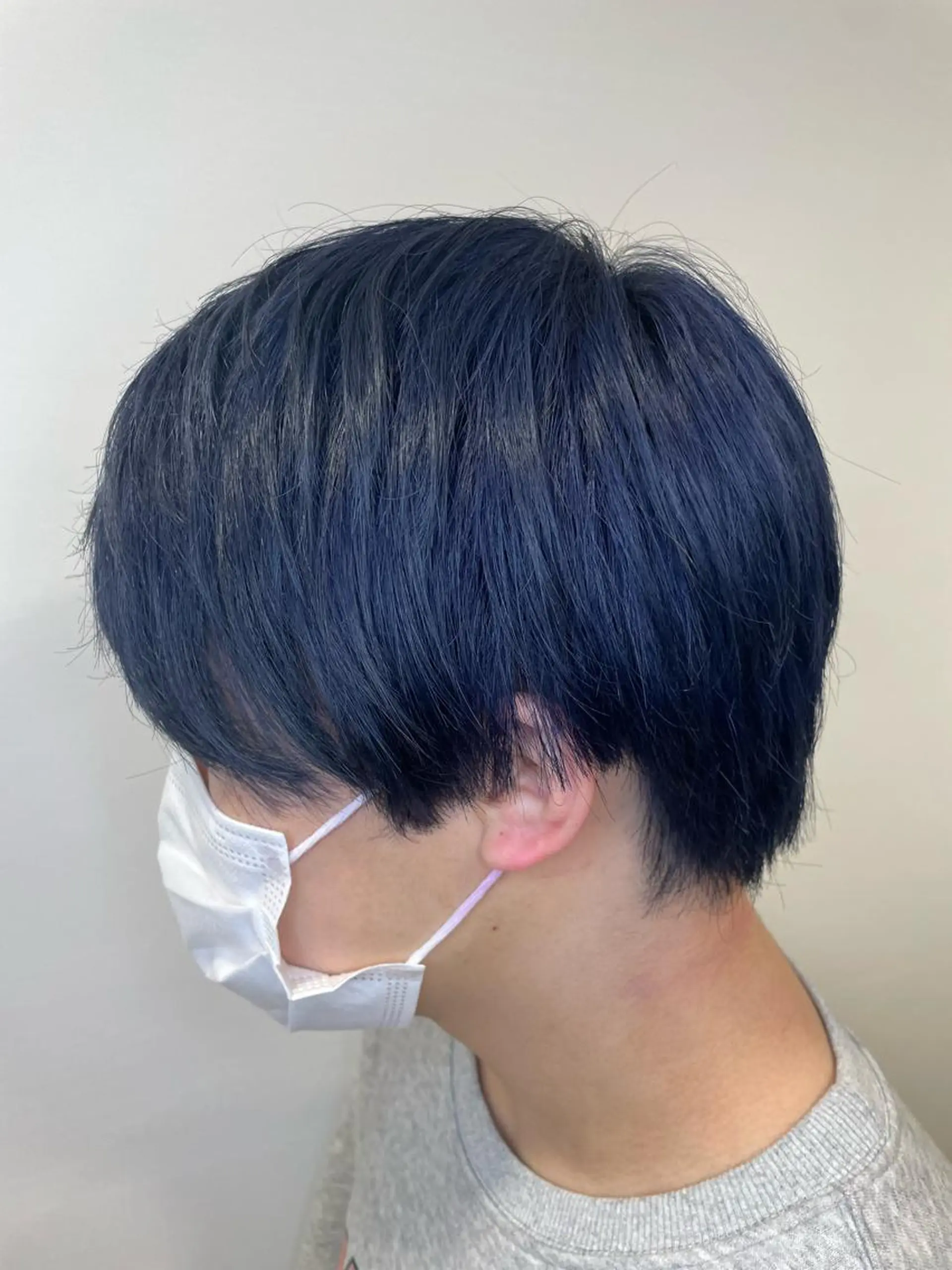 ショート カラー メンズ メンズブリーチ ブリーチ ブルーカラー ブルーパープル パープルカラー 井上 悠人のヘアスタイル