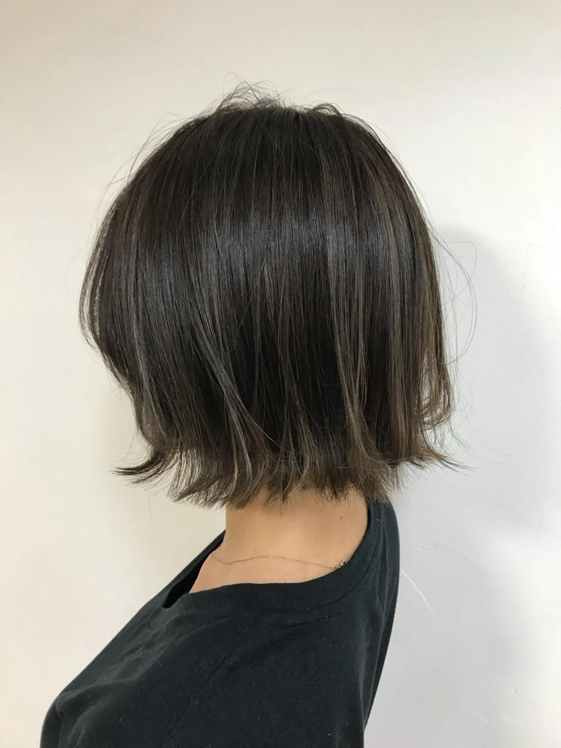 ショート カラー 透明感カラー グレージュ 外ハネヘア カット ヘアカラー トリートメント 柾本 寛貴のヘアスタイル