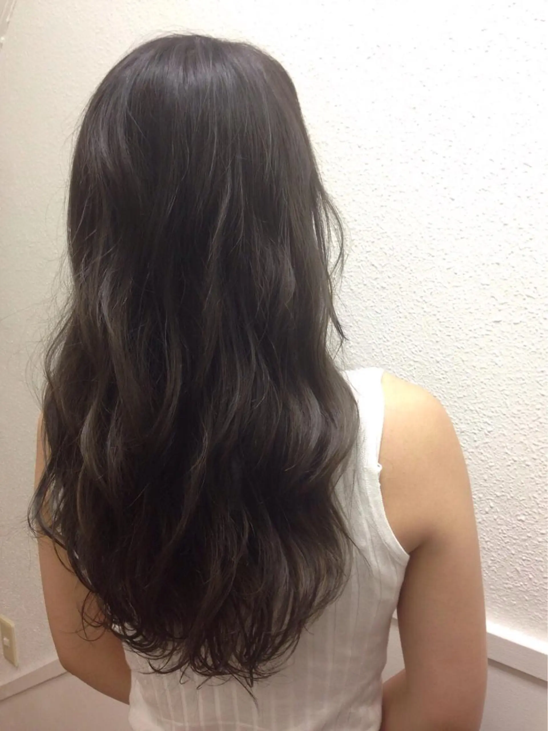 セミロング ロング カラー グレージュ ハイライトカラー ハイライト にった みずきのヘアスタイル