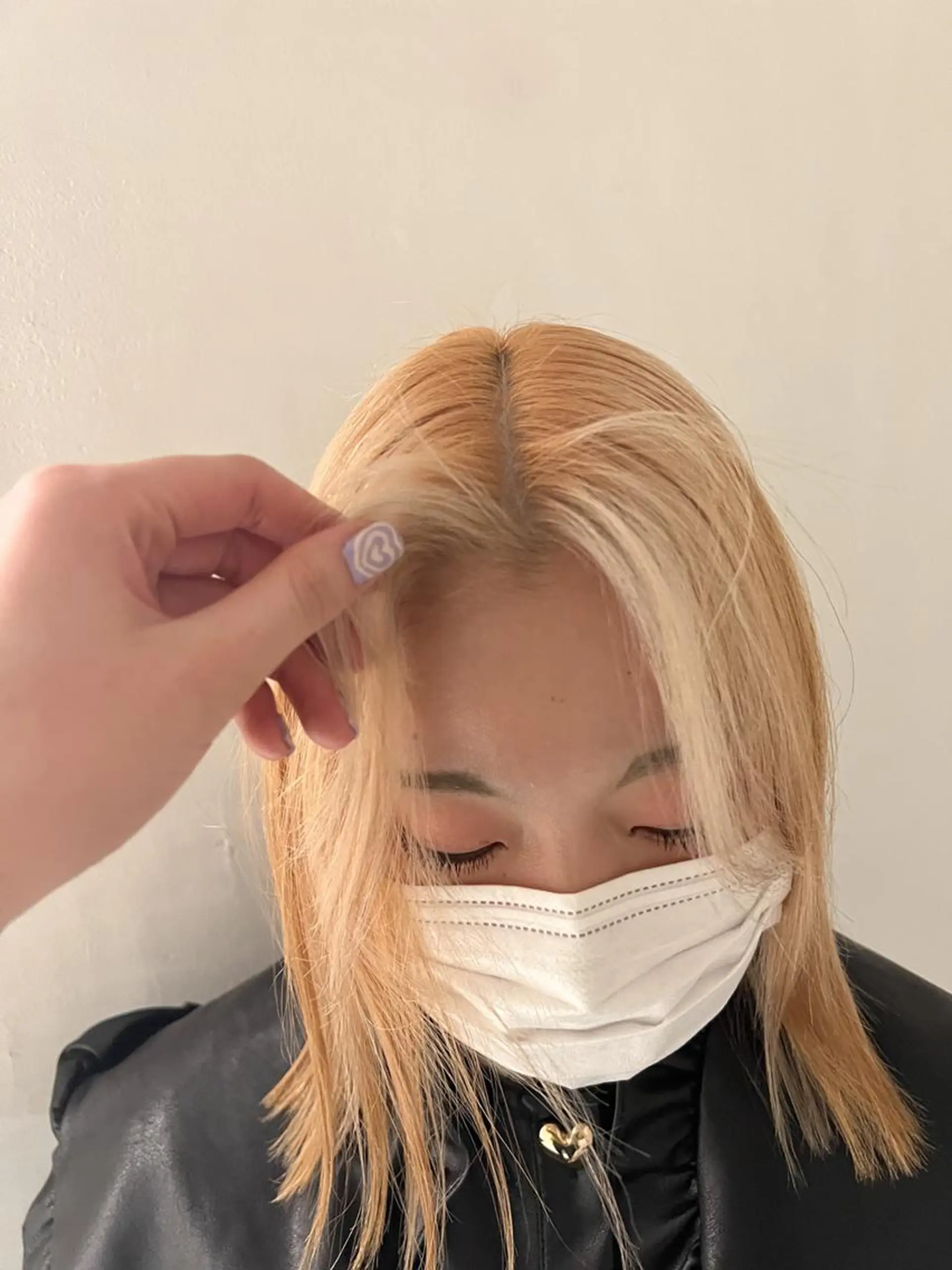 ミディアム カラー ベージュカラー デザインカラー オレンジ ホワイトベージュ ヘアカラー ブリーチカラーが人気 onnuのヘアスタイル