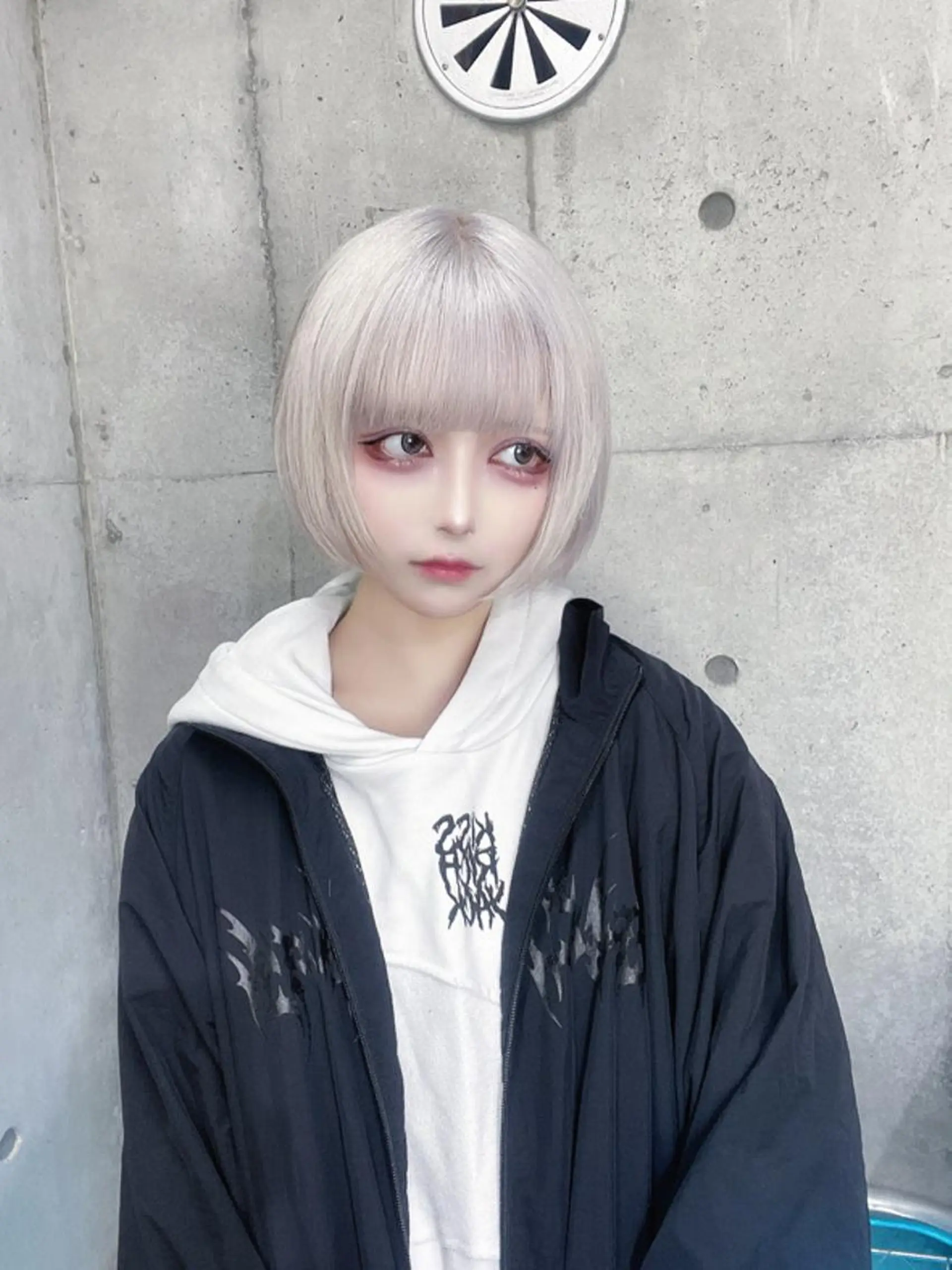 ロング カラー ホワイト&レイヤーカ ットエクステ長畠俊輔のヘアスタイル