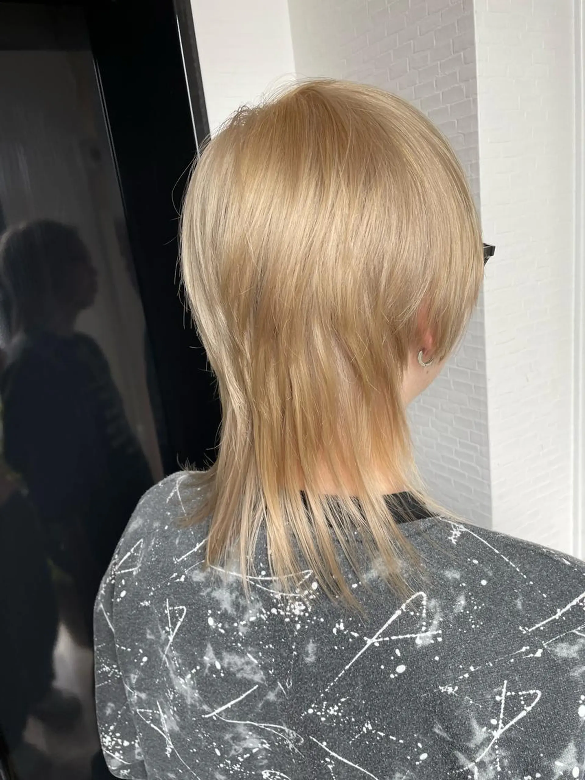 ミディアム カラー 抜きっぱなしブロンド ブロンド ホワイトブロンド ヘアカラー YUI/ ブリーチカラー🌷のヘアスタイル