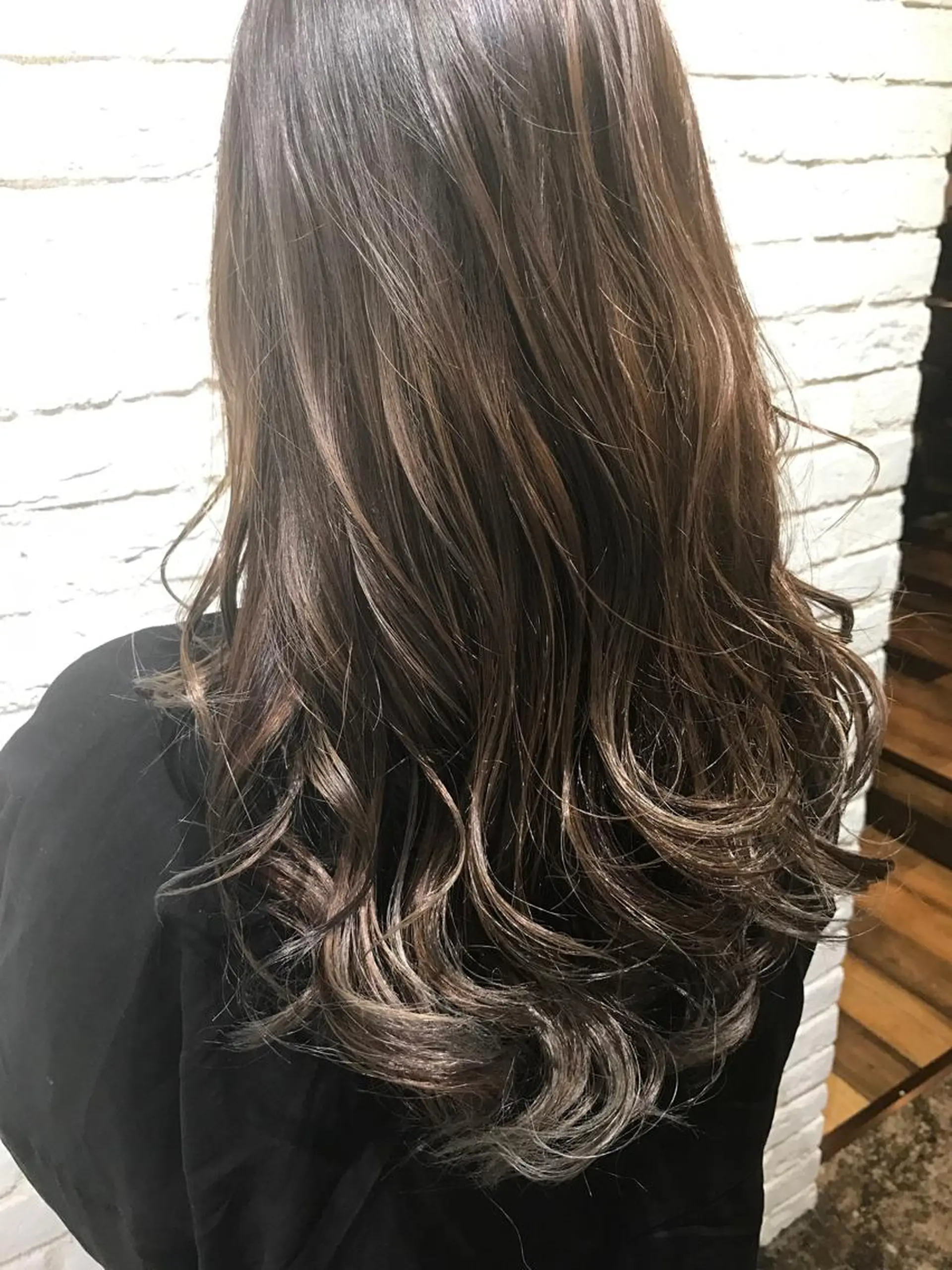 セミロング カラー UMEDA FIGAROのヘアスタイル