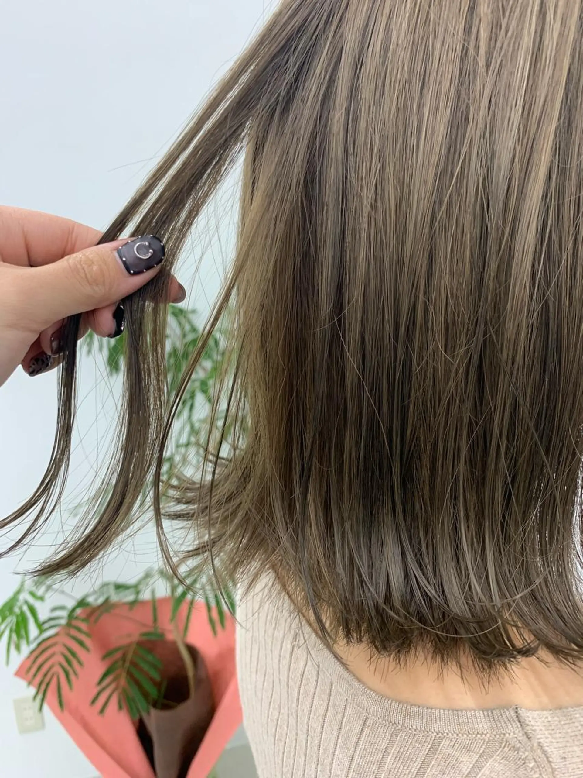 ミディアム 山田 絵里菜のヘアスタイル