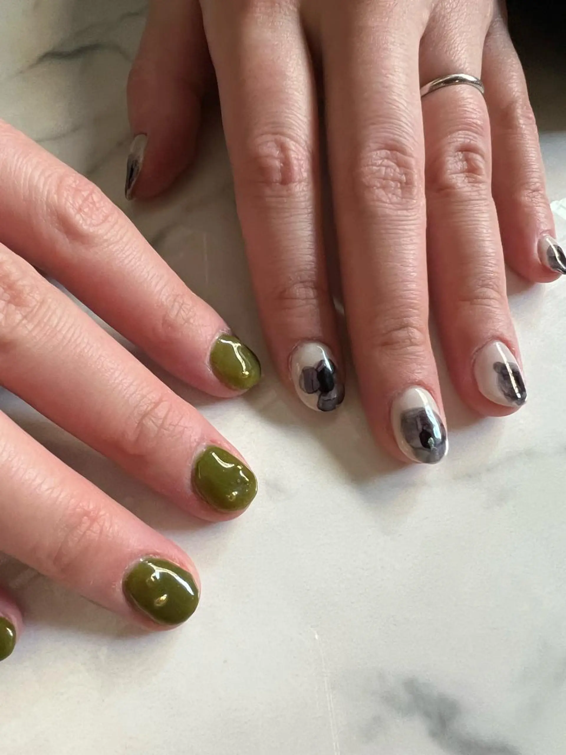 ネイル アートネイル ワンカラーネイル une／YUKINA 🫧大人nuanceのネイルデザイン