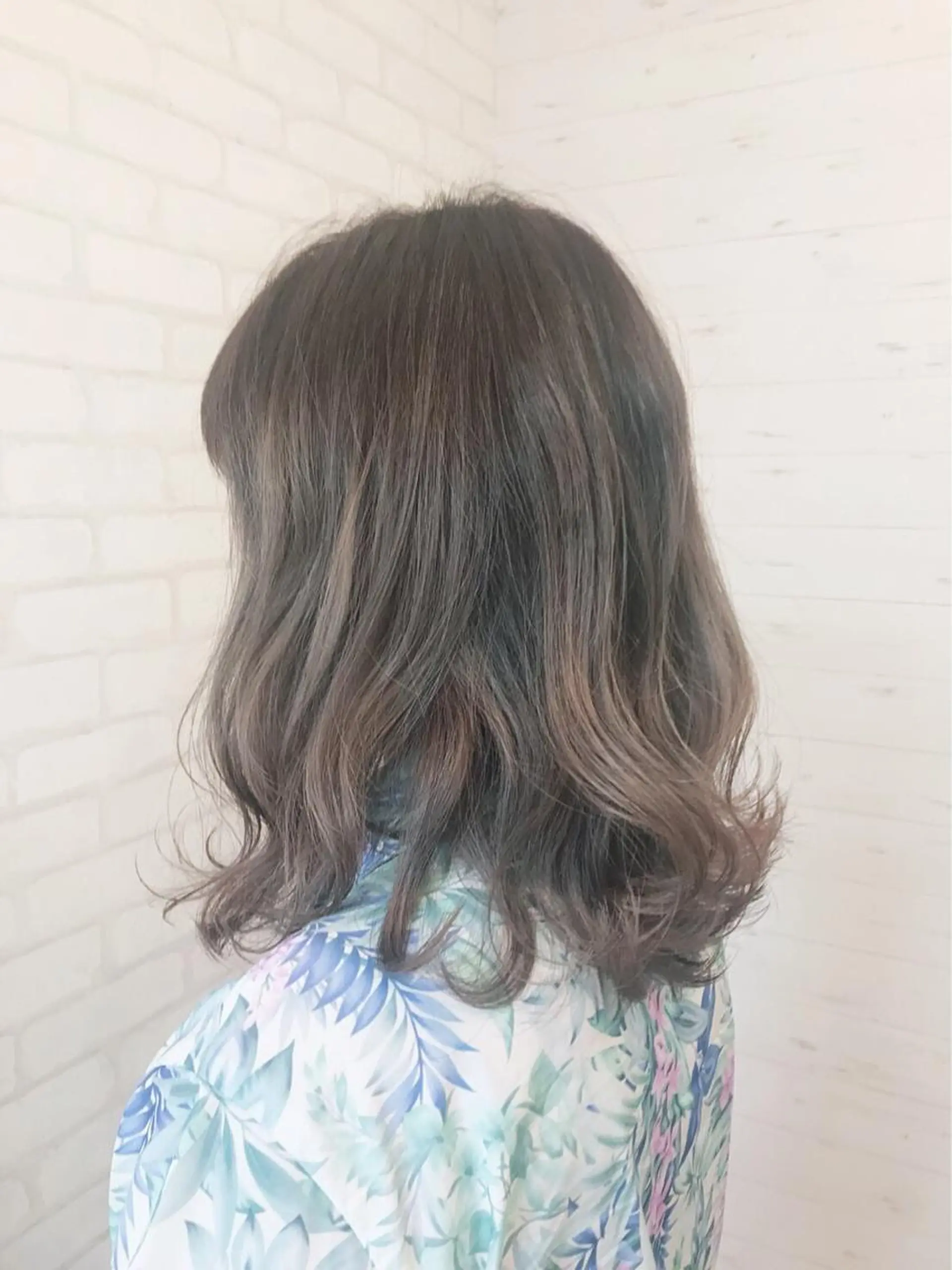 セミロング カラー モテ前髪 タゴメ シンヤのヘアスタイル
