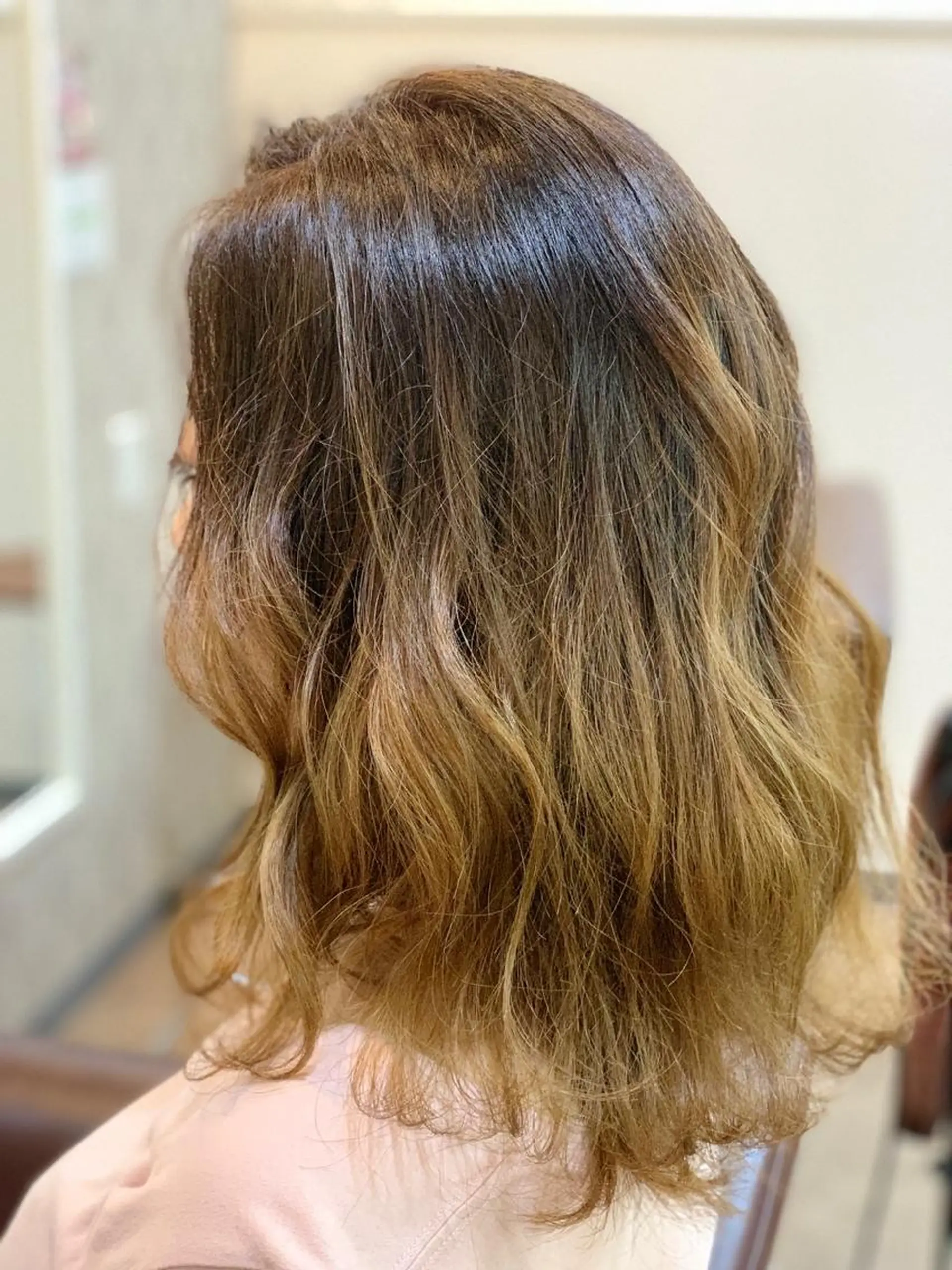 セミロング カラー バレイヤージュ グラデーションカラー レイヤーカット カット ヘアカラー トリートメント 加藤 遥花のヘアスタイル