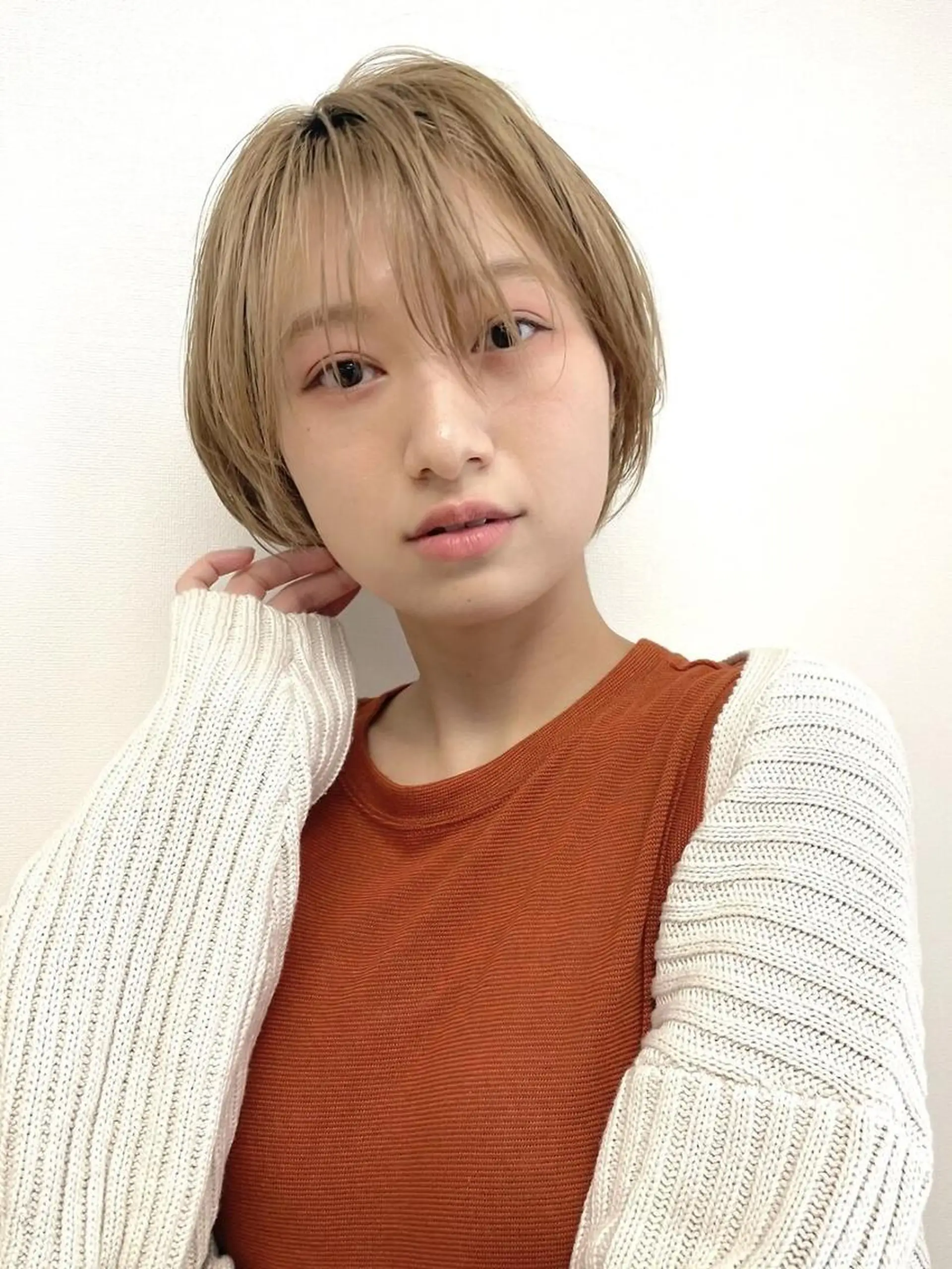 ショート カラー ショートボブ ブリーチ イヤリングカラー ハイライトカラー イルミナカラー BASSA 下井草店のヘアスタイル