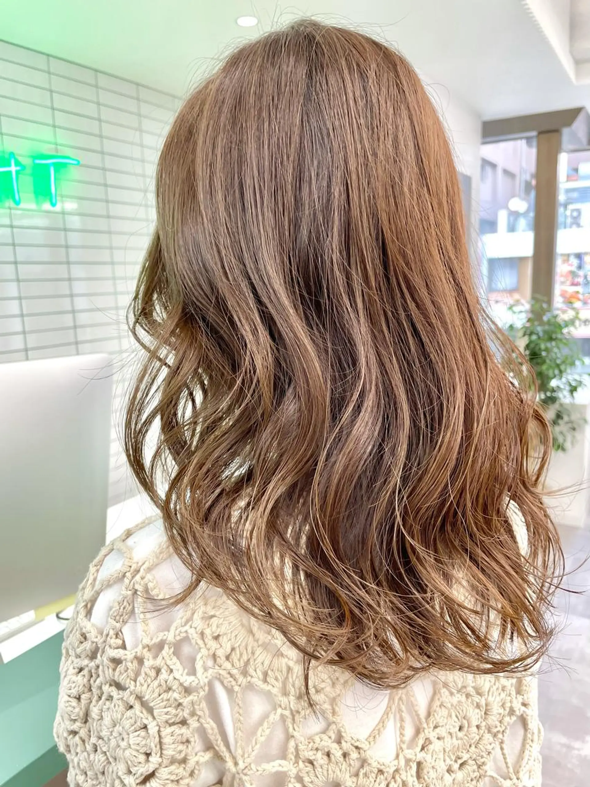 セミロング ハイライト 💚透明感カラー💚 ♻️本間♻️のヘアスタイル