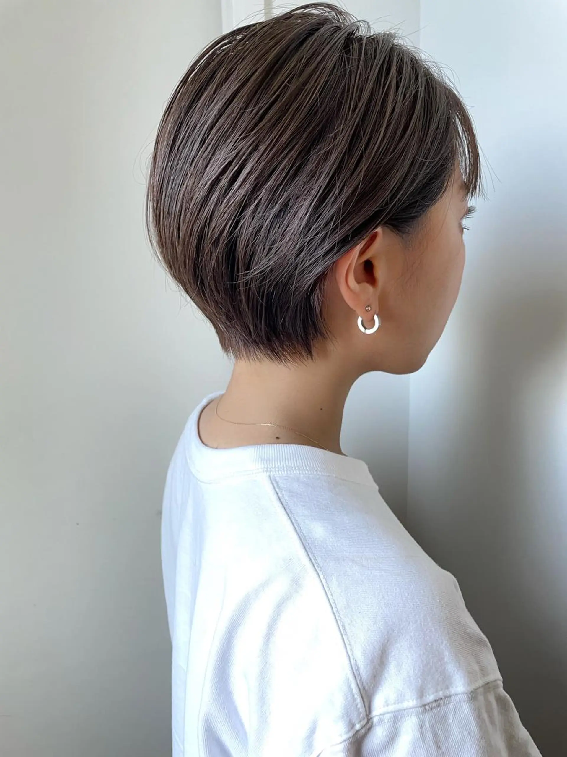 ショート カラー ベリーショート アッシュ ハイライトカラー ハイトーンカラー イルミナカラー カット ヘアカラー トリートメント 江上拓郎/ショート /酸性ストレートのヘアスタイル