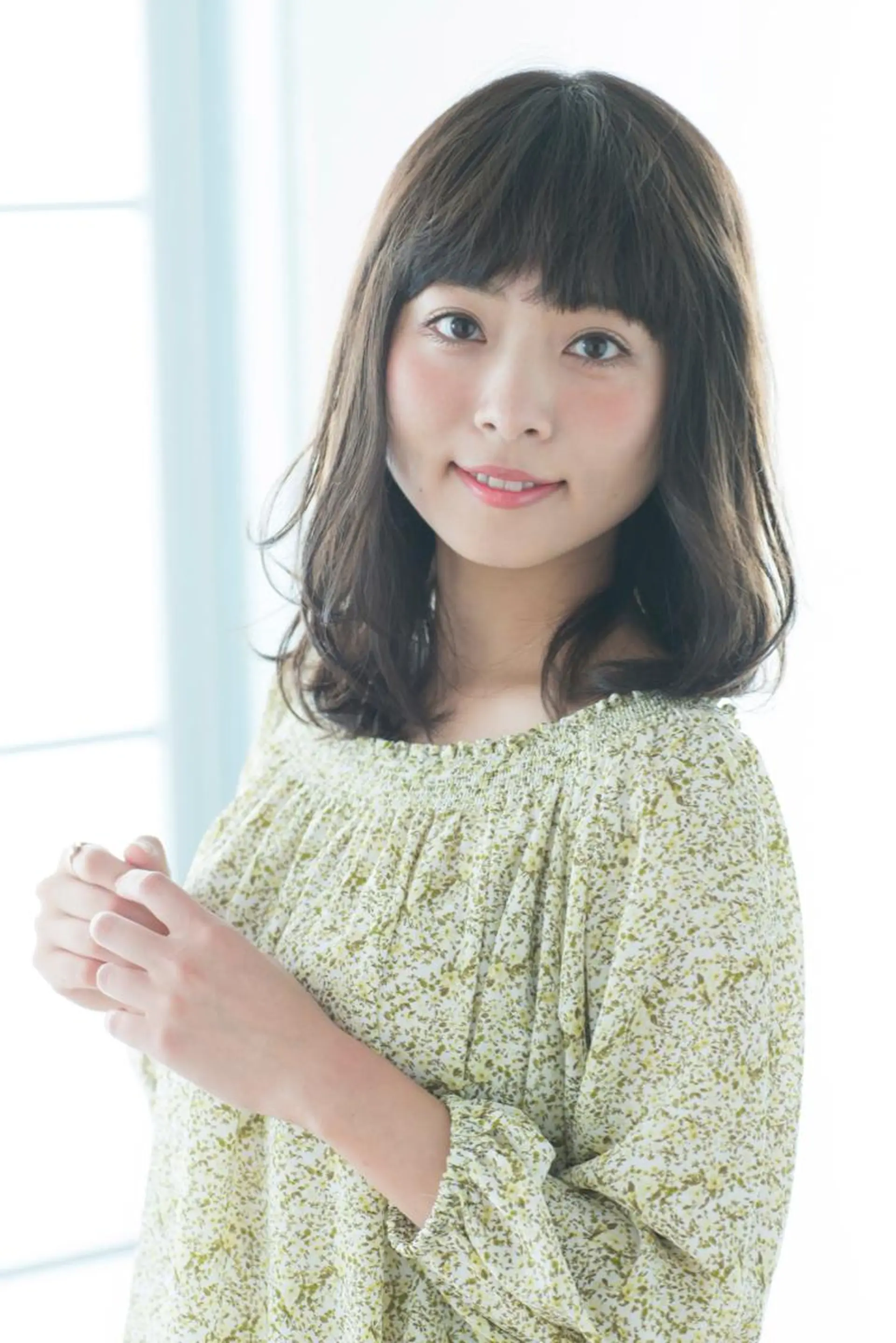 ミディアム 所渉/韓国レイヤー /ウルフカットのヘアスタイル