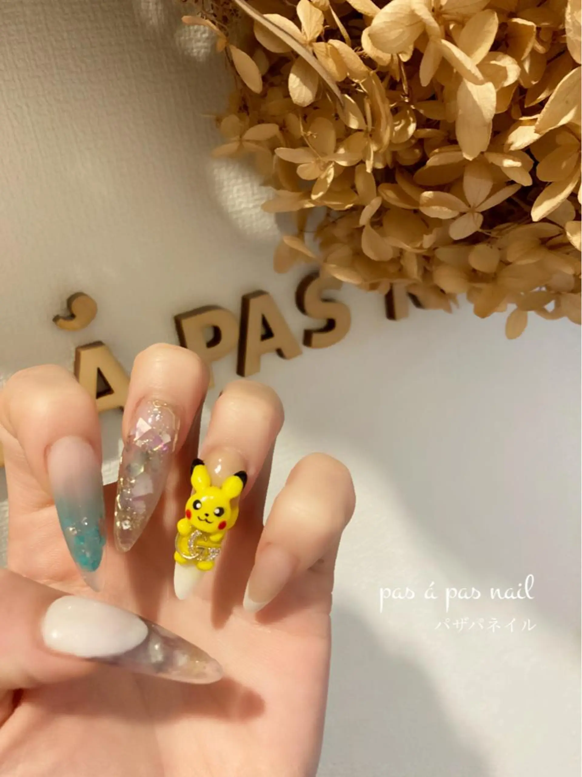 ロング ネイル Yakko pas á pasのネイルデザイン