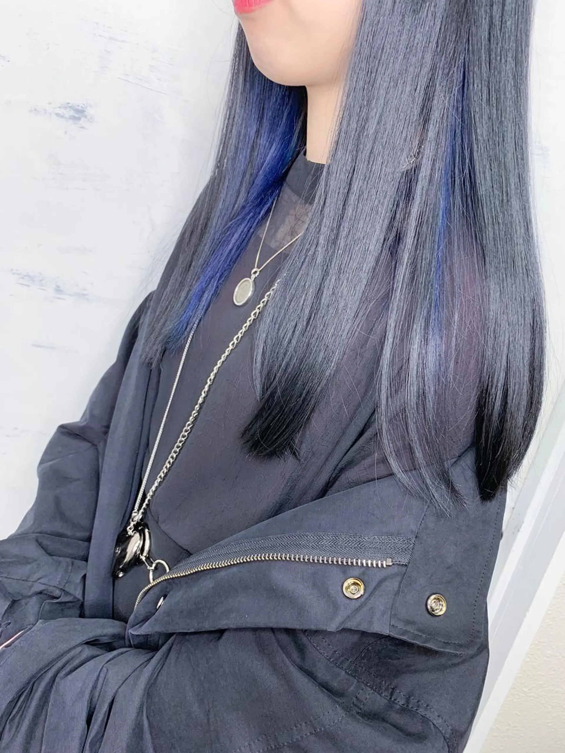 ロング カラー 黒髪 ブルーカラー ブルーブラック インナーカラー ネイビーカラー カット ヘアカラー BOX mico.のヘアスタイル