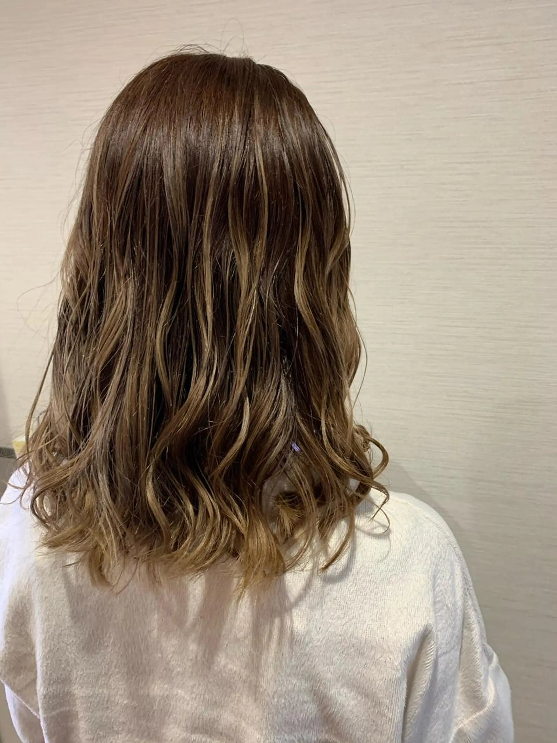 ミディアム カラー 蓮見  友里のヘアスタイル