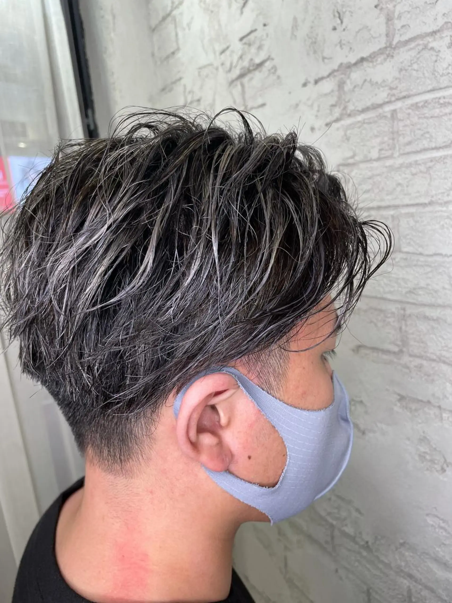 ショート カラー メンズ メンズハイライト メンズパーマ ハイライトカラー ハイライト ブリーチ特化 ハイトーンRYOYAのヘアスタイル