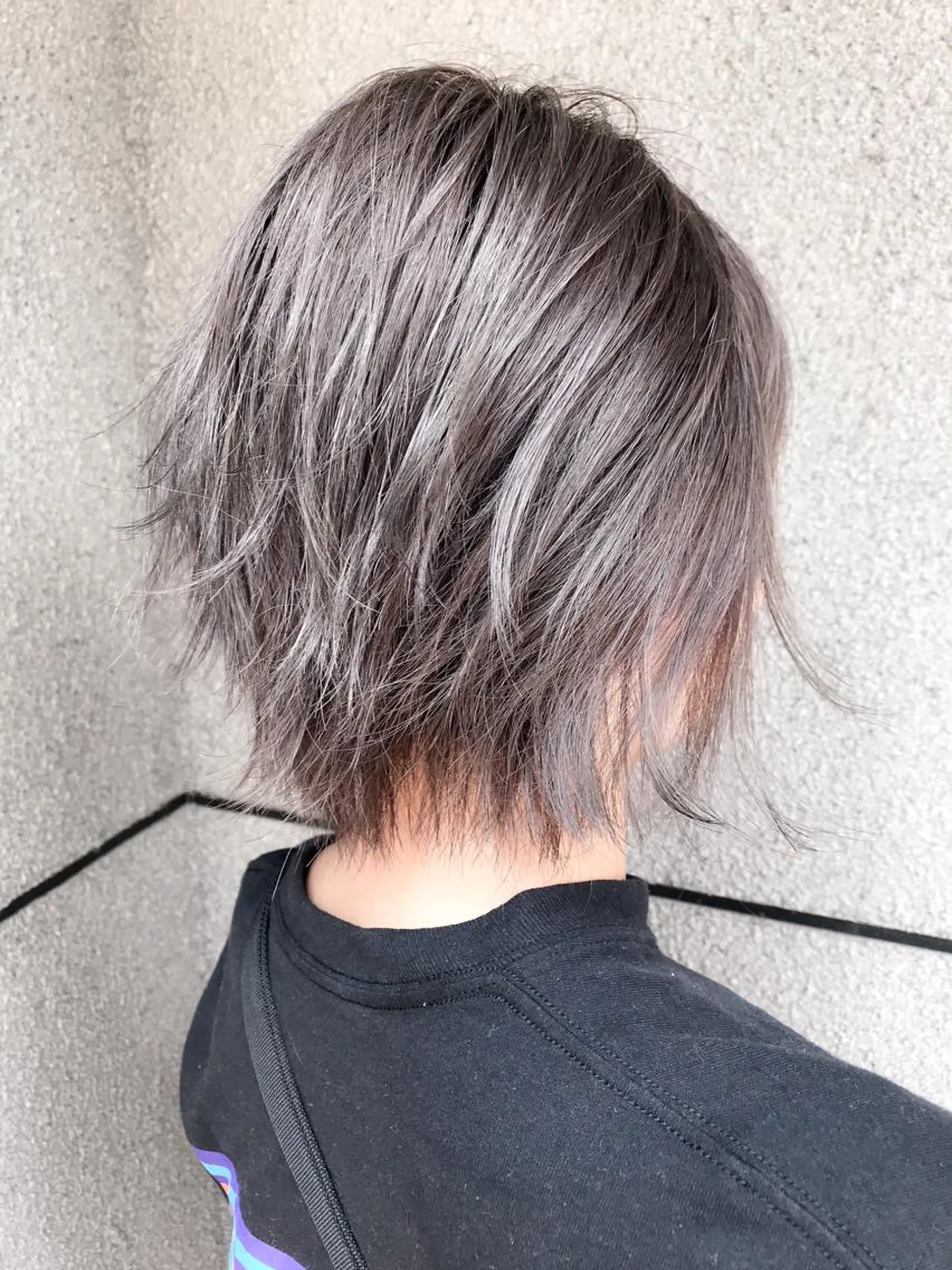 ショート カラー ブリーチ ハイライトカラー パープルカラー シルバー ハイライト ヘアカラー BOX mico.のヘアスタイル