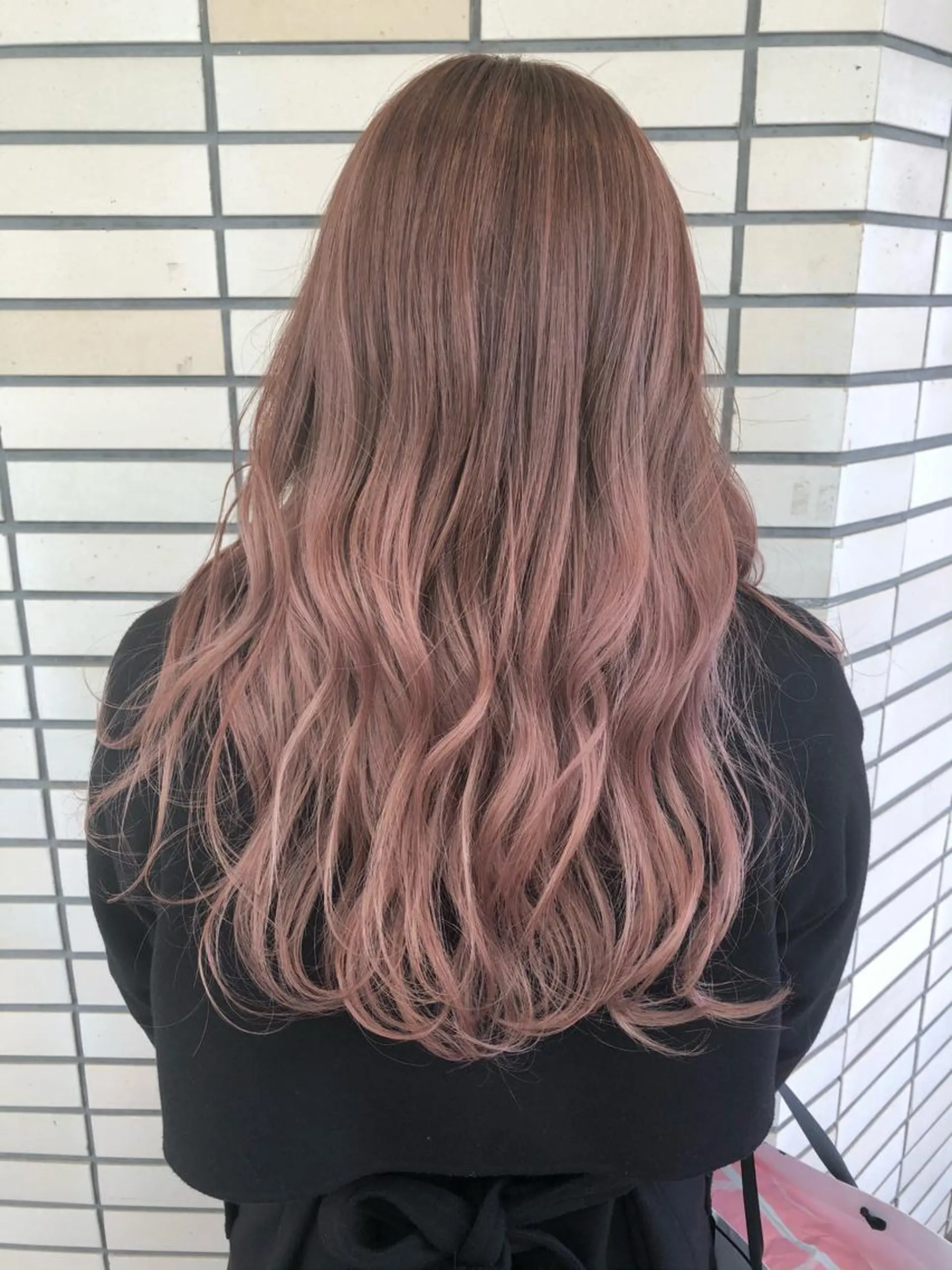 ロング カラー ベージュカラー デザインカラー ピンクカラー ピンクベージュ ヘアカラー 🤍2nd🤍田所 美希のヘアスタイル