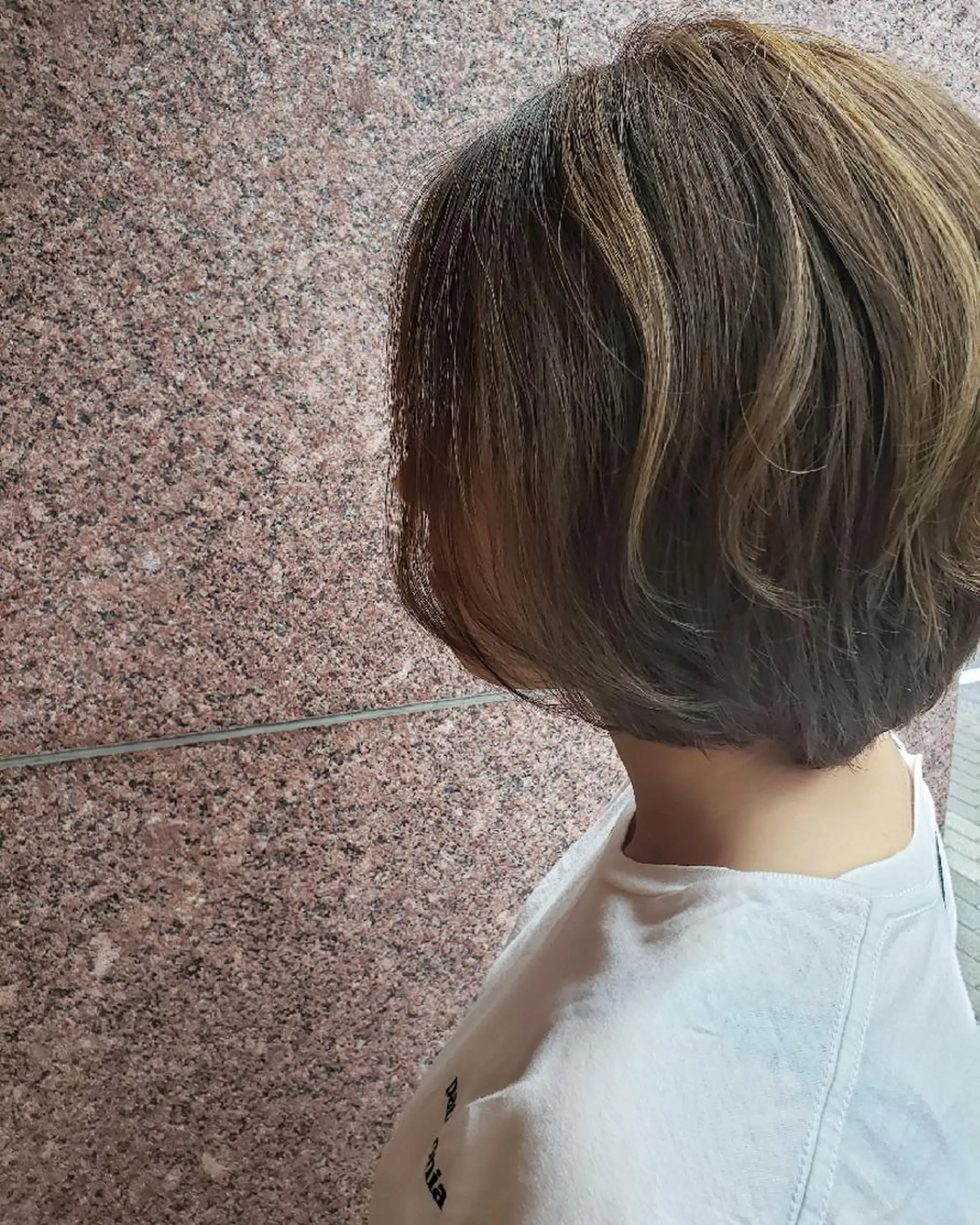 ショート カラー ベージュカラー ハイライトカラー ボブ ハイライト ヘアカラー 美谷添（ミヤゾエ） まどか大人ヘアサロンのヘアスタイル