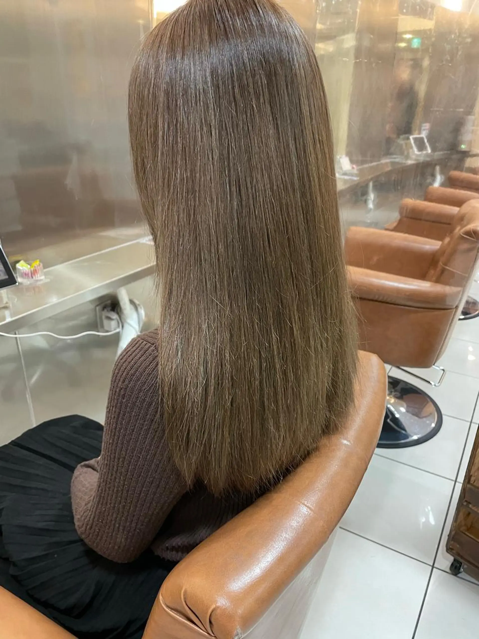 セミロング ハイライト 美髪矯正・レイヤー 倉友哉のヘアスタイル