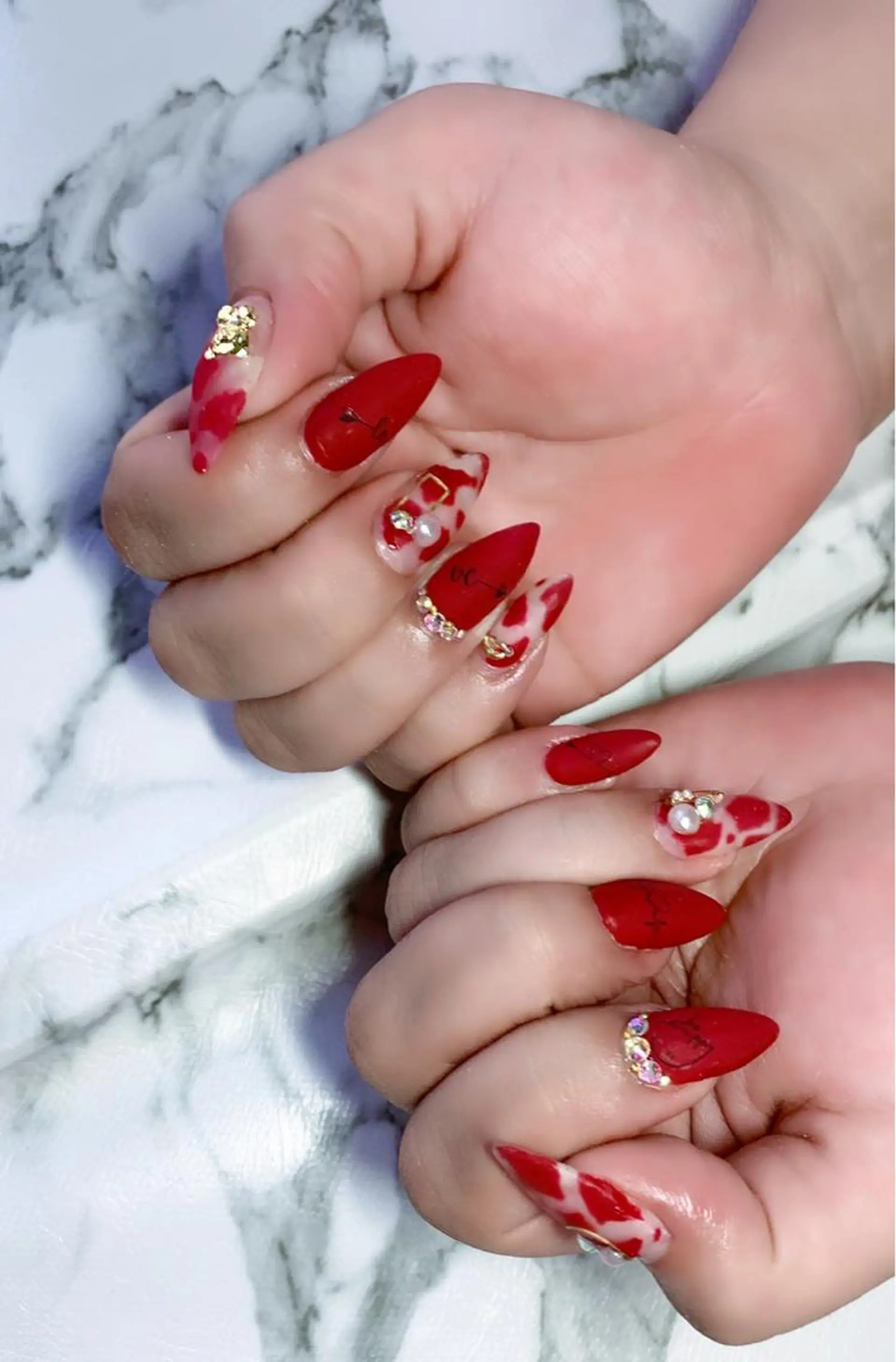 ネイル アニマル柄 アートネイル ニュアンスネイル 赤色 ネイルチップ ハンドネイル x.1.0.nail ♡Cのネイルデザイン