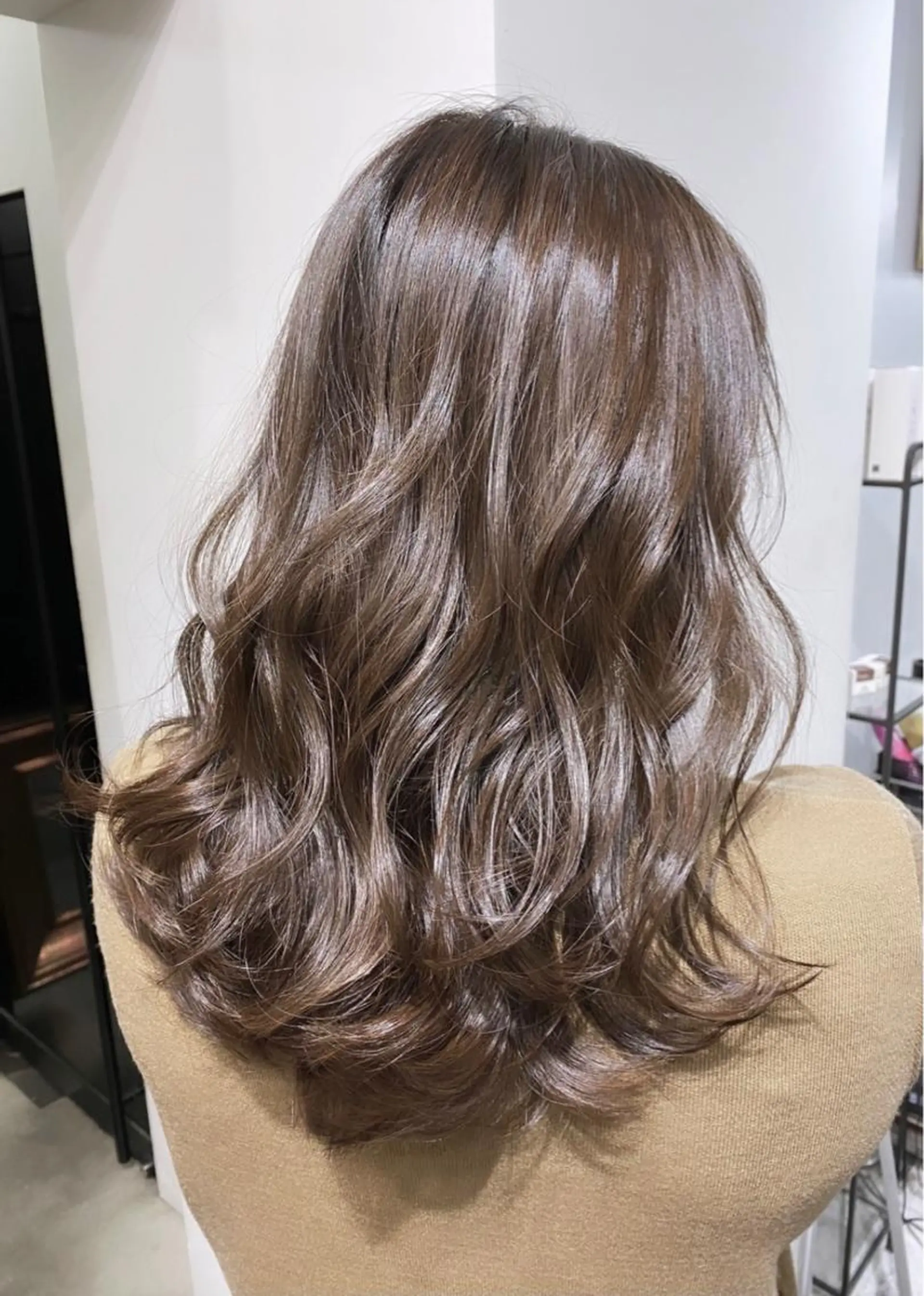 セミロング カラー ヘアカラー 👑圧倒的カラー👑 佐々木祐希のヘアスタイル