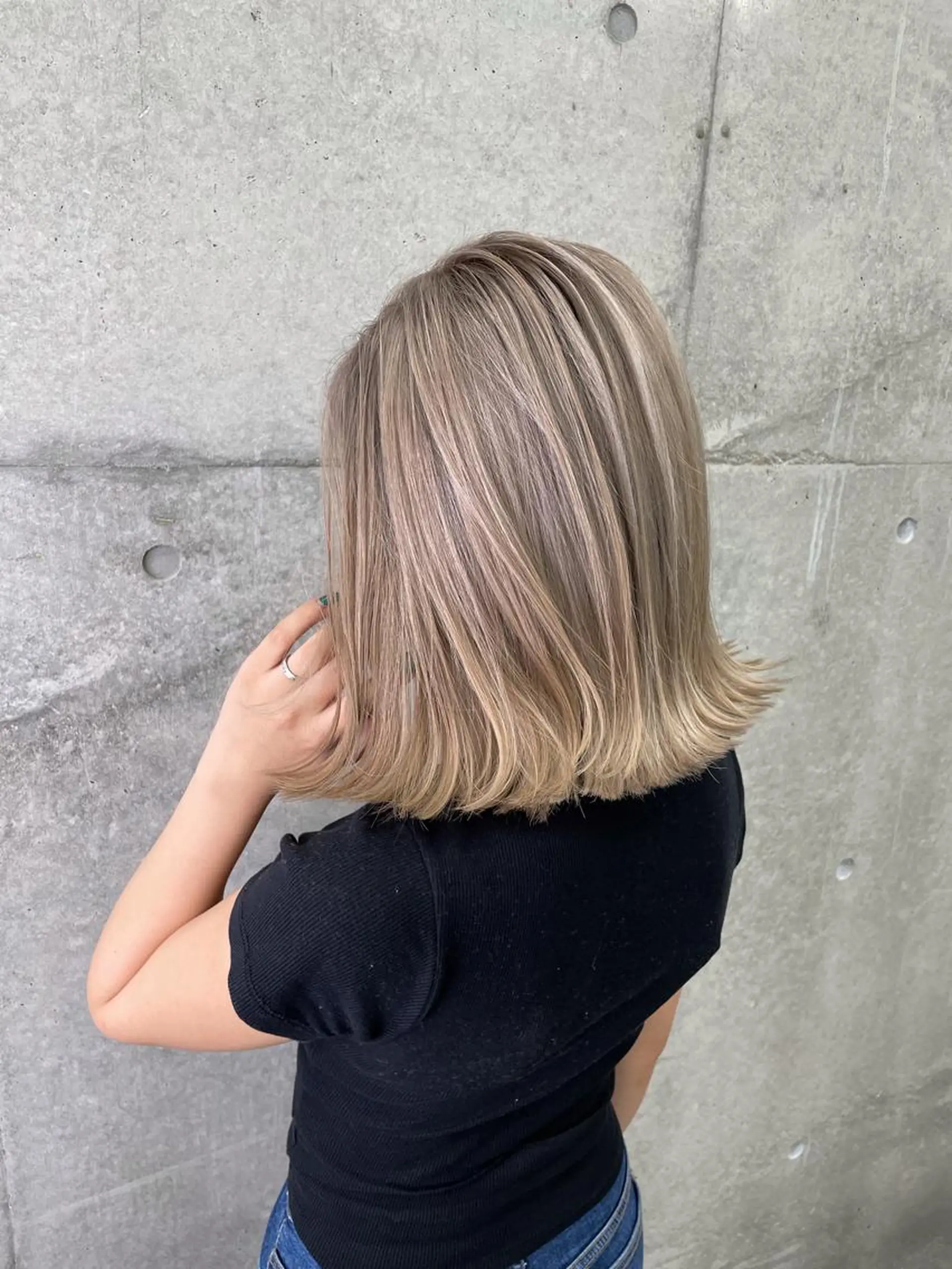 ショート カラー 岡留 愛美のヘアスタイル