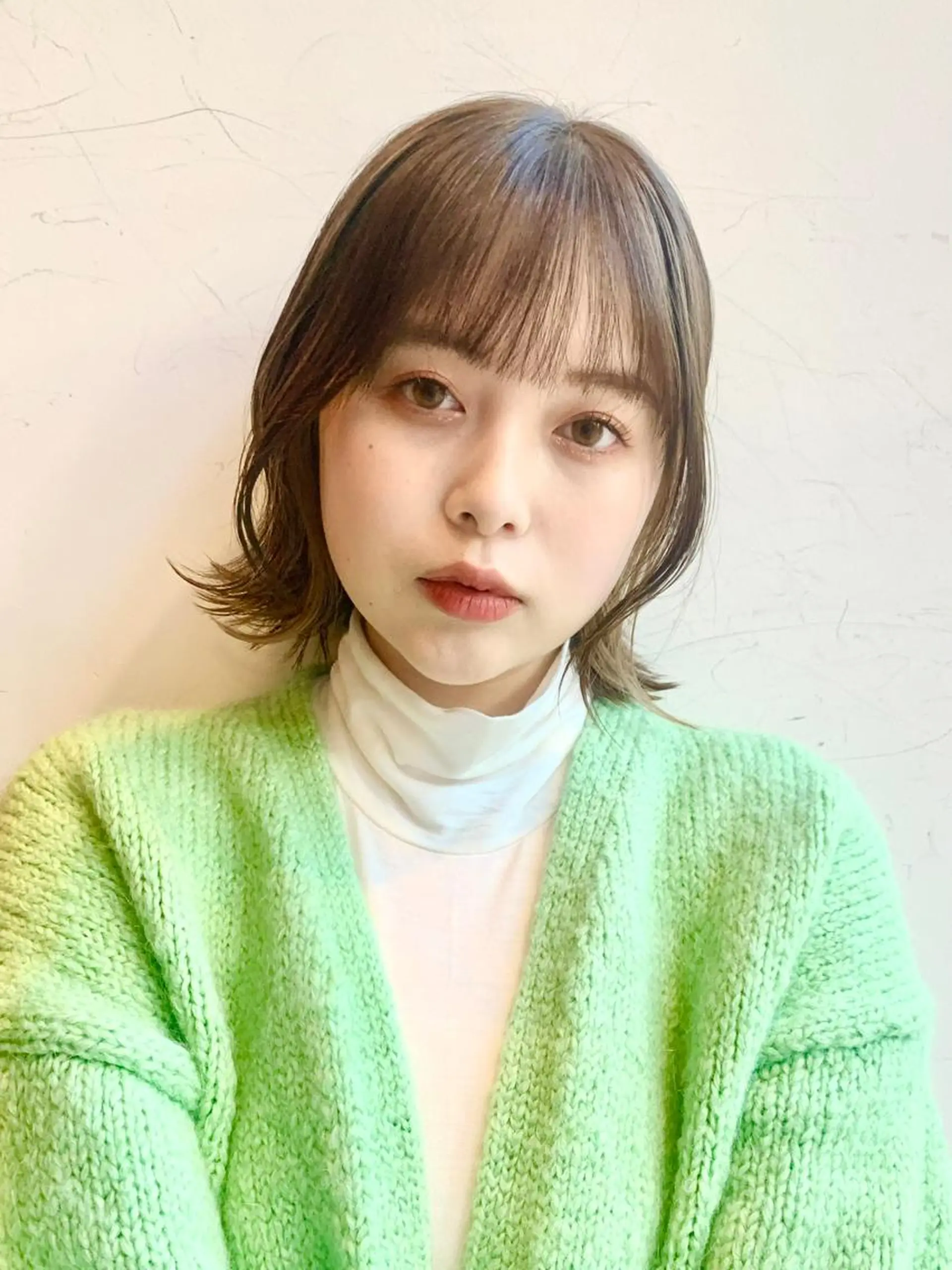 ミディアム カラー 切りっぱなしボブ ブリーチ グレージュ イルミナカラー インナーカラー カット ヘアカラー トリートメント レイヤー専門家 ダブルカラー修のヘアスタイル