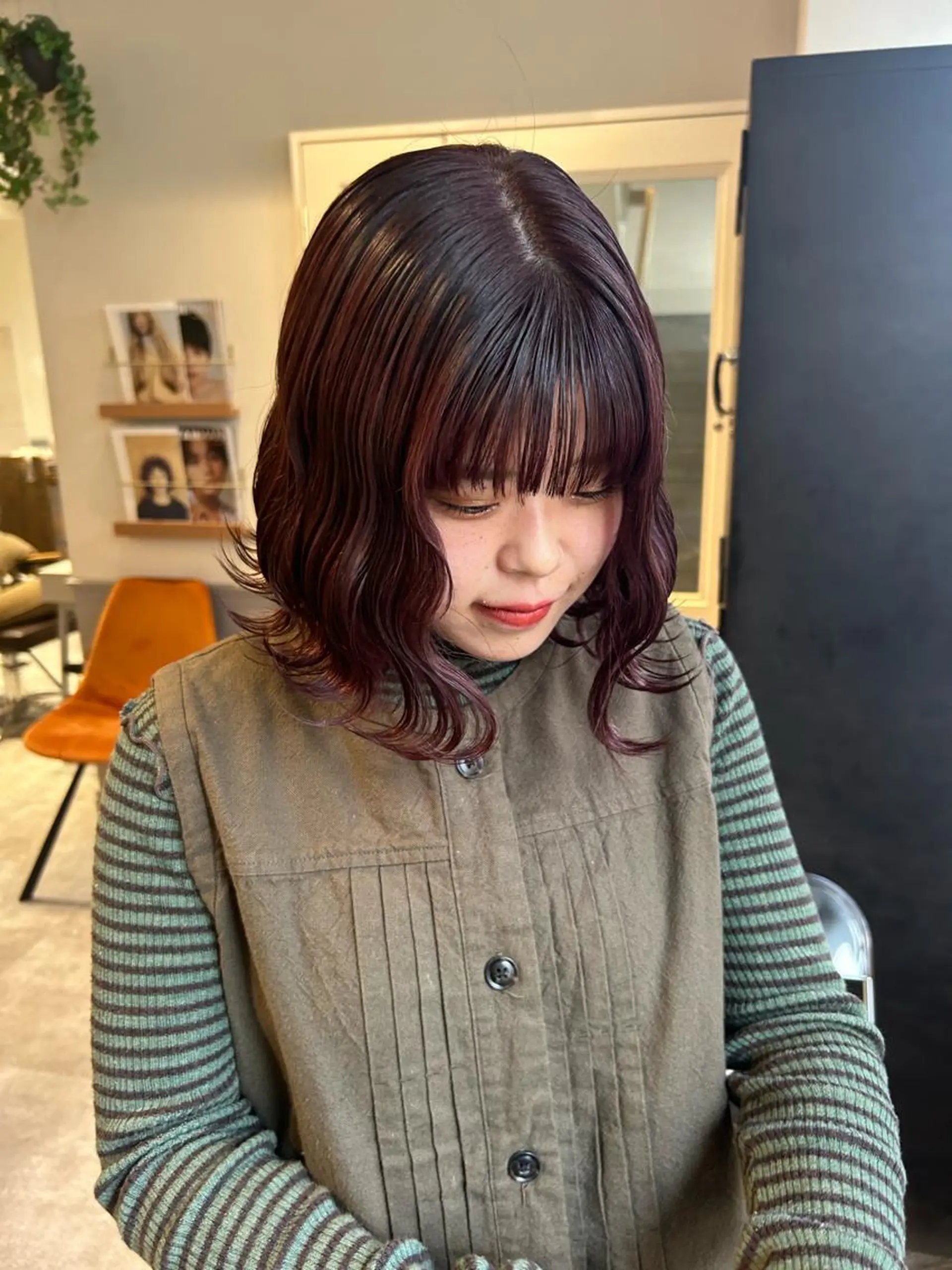 セミロング カラー sliver マツイ　レンのヘアスタイル