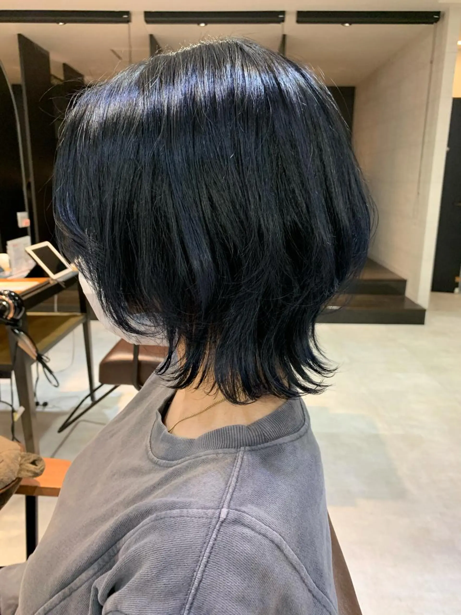 ミディアム カラー ブリーチ ネイビーカラー LICO HAIR×RELAXATION所属・m i k u n aのヘアスタイル