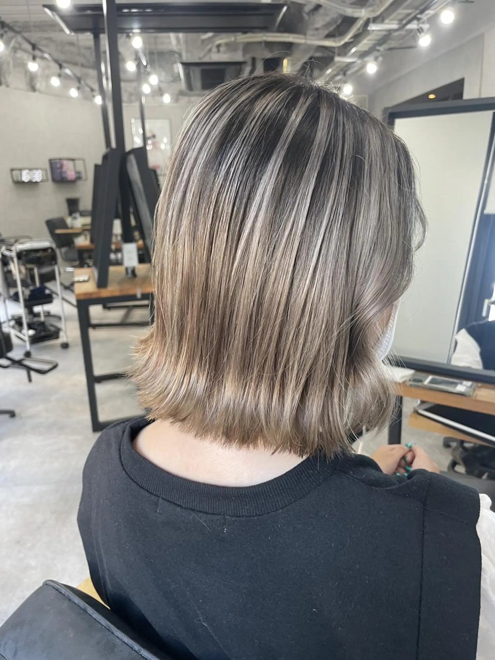 ミディアム カラー ヘアアレンジ ハイトーン カラーのヘアスタイル