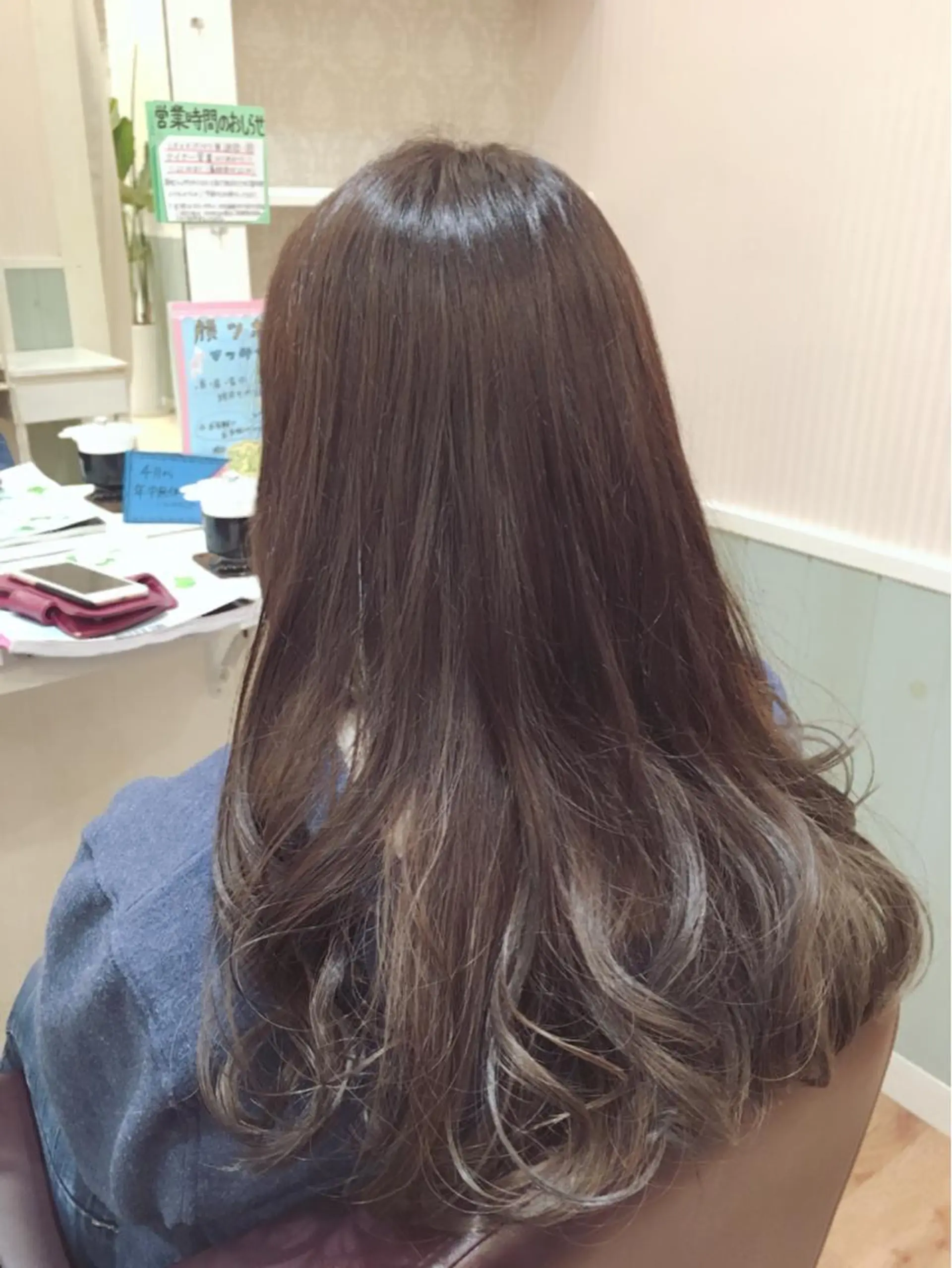 ロング カラー グラデーションカラー グレージュ ハイライトカラー ハイライト ビーズアモール 豊田店のヘアスタイル