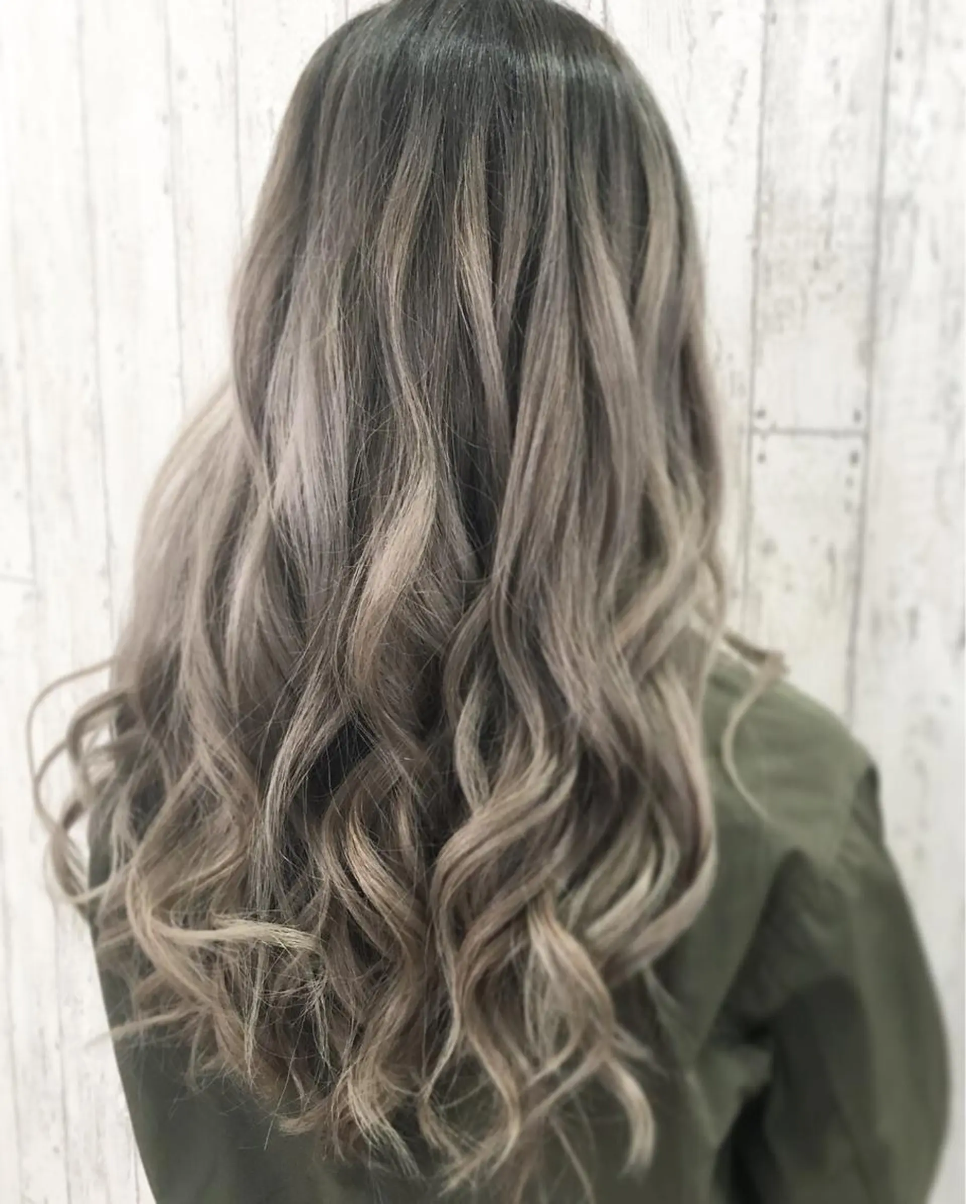 ロング カラー グラデーションカラー グレージュ ヘアカラー kazufumi ..のヘアスタイル