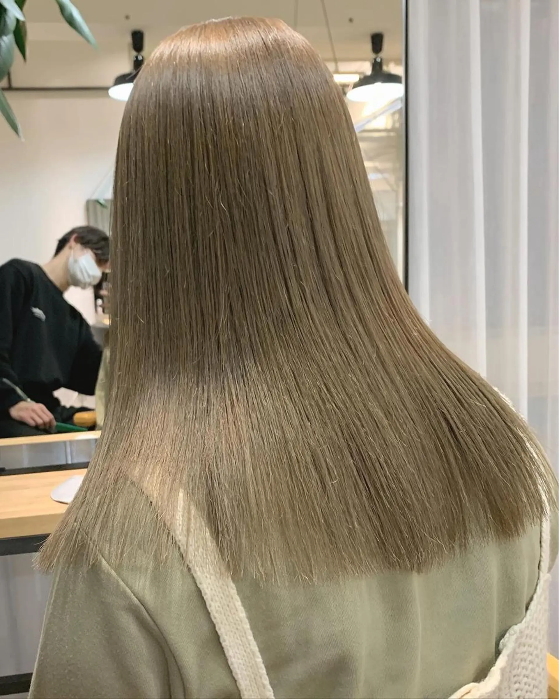 セミロング カラー パーマ ヘアアレンジ メンズ キッズ ネイル マツエク・マツパ ヘアカラー トリートメント ハイトーンボブ 前田 表参道　グレージュのヘアスタイル