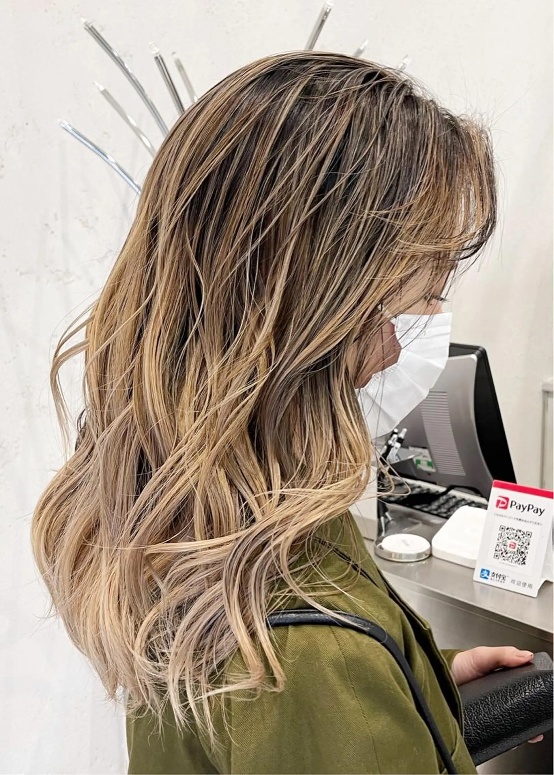 ロング カラー ハイライトカラー ハイライト DEAN 名駅店 大人レイヤーカットのヘアスタイル