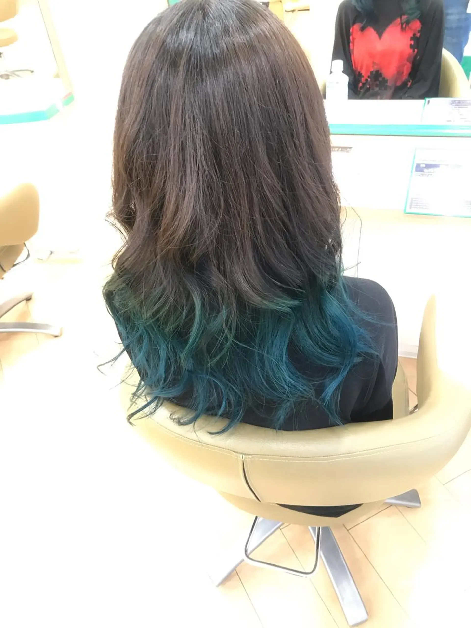 ロング カラー ブルーカラー グラデーションカラー 吉岡 智行のヘアスタイル