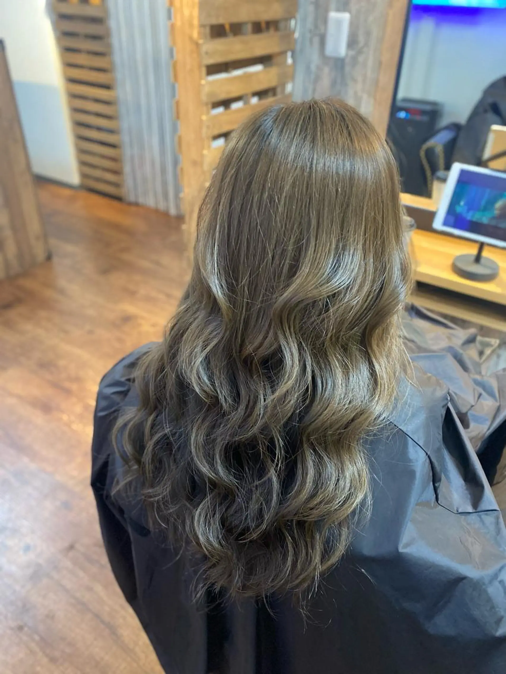 ロング カラー グレージュ カット ヘアカラー トリートメント Luzir⭐︎ GEN⭐︎のヘアスタイル